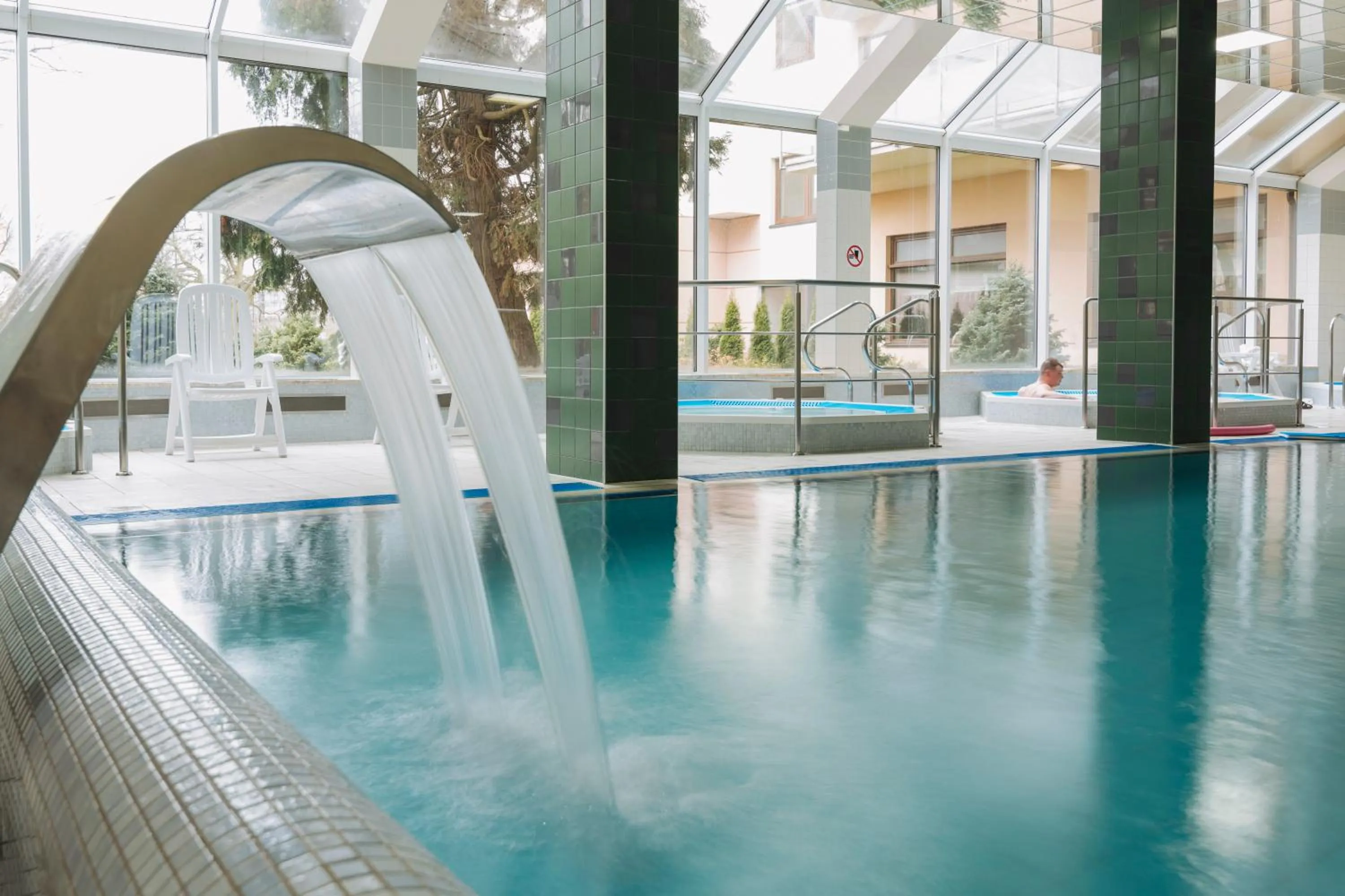 Swimming pool in Olymp II