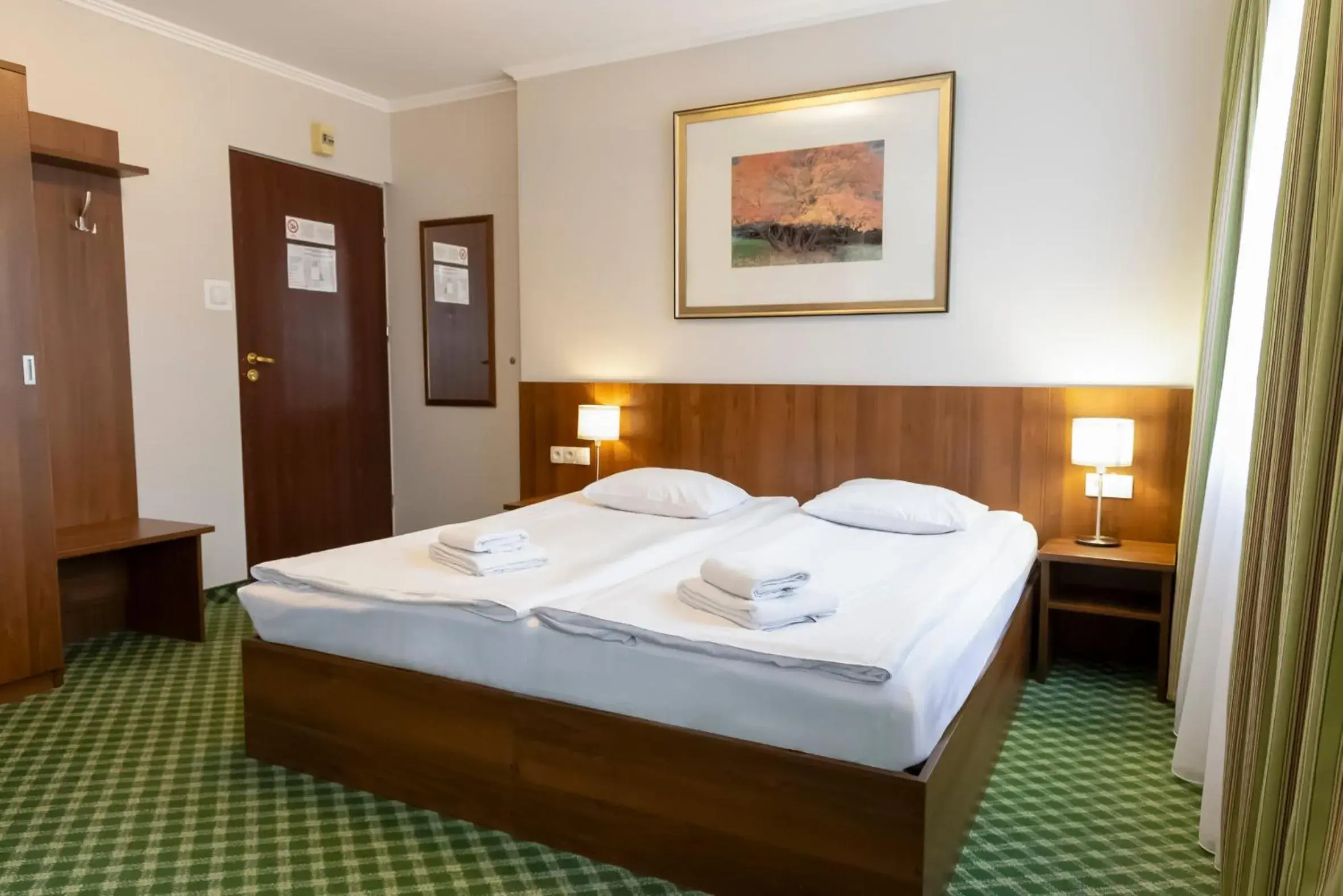 Studio with A/C and kitchenette in Hit Hotel Studio with A/C and kitchenette in Hit Hotel