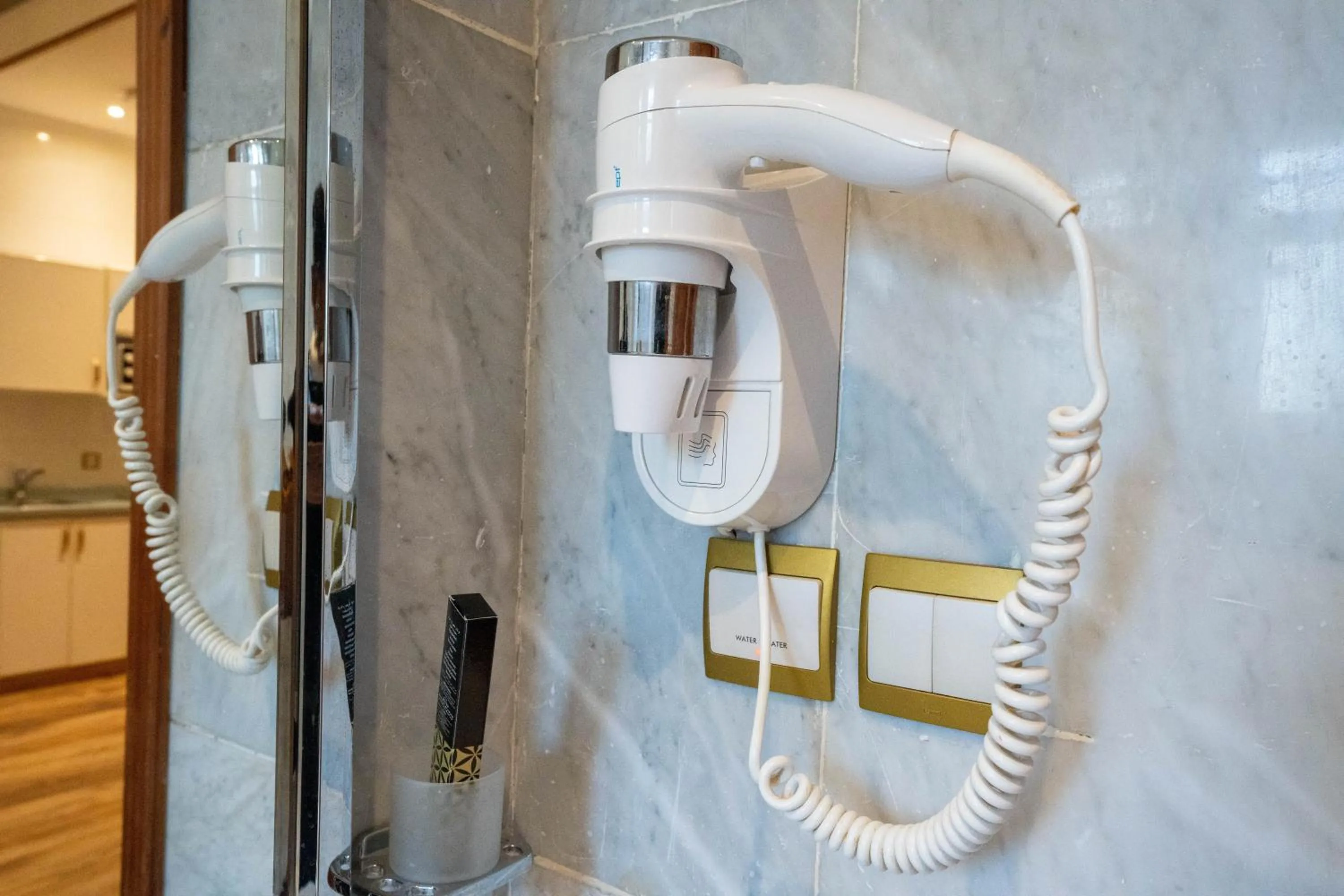 Bathroom in Platinum Al Khamseen Serviced Apartments