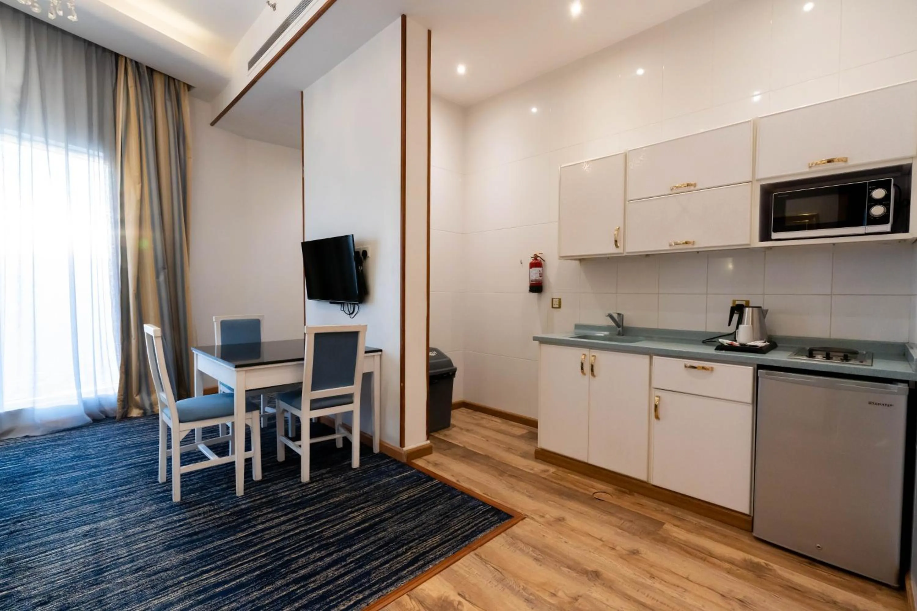 TV and multimedia in Platinum Al Khamseen Serviced Apartments