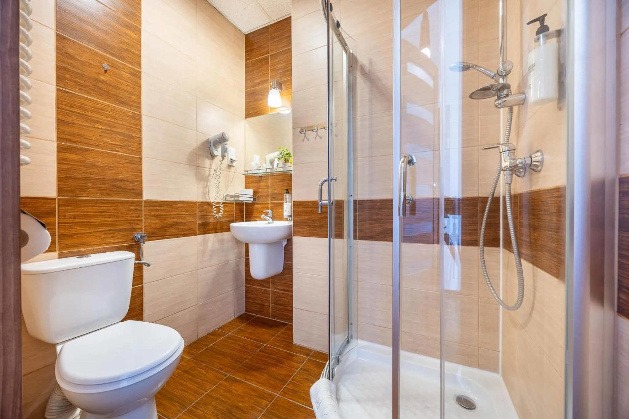 Shower in Hotel Lothus