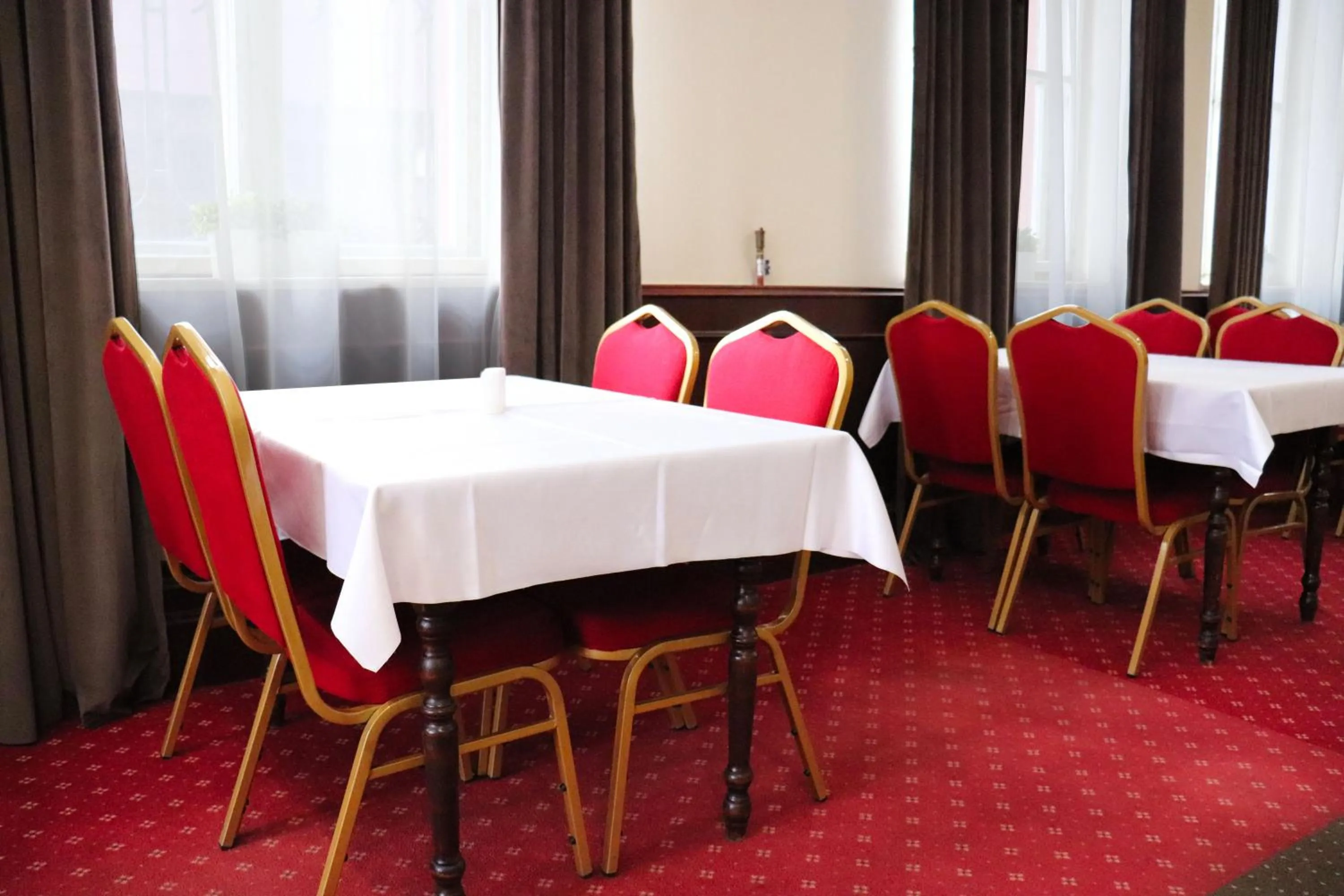 Restaurant/places to eat in Hotel Lothus