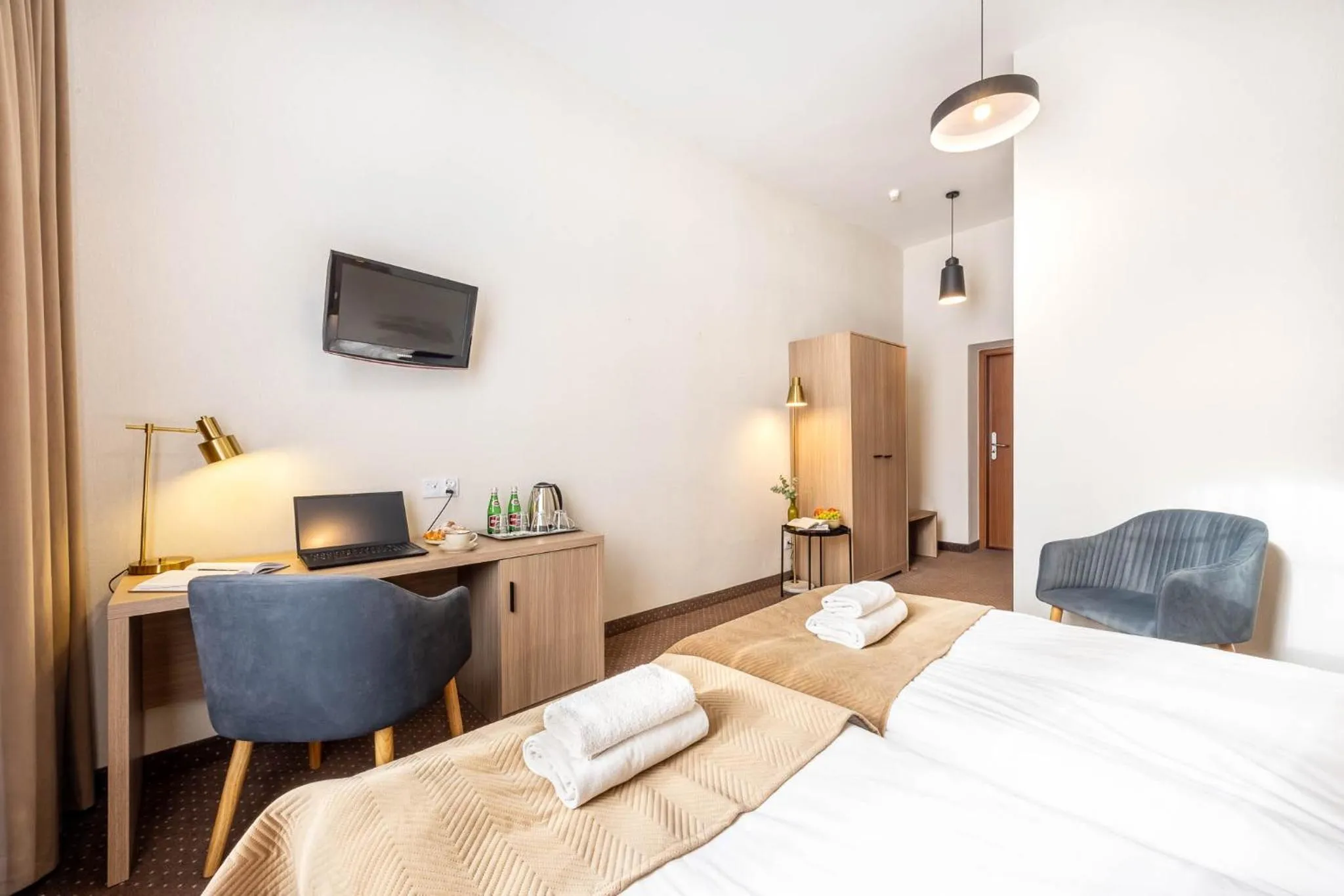 towels, Bed in Hotel Lothus