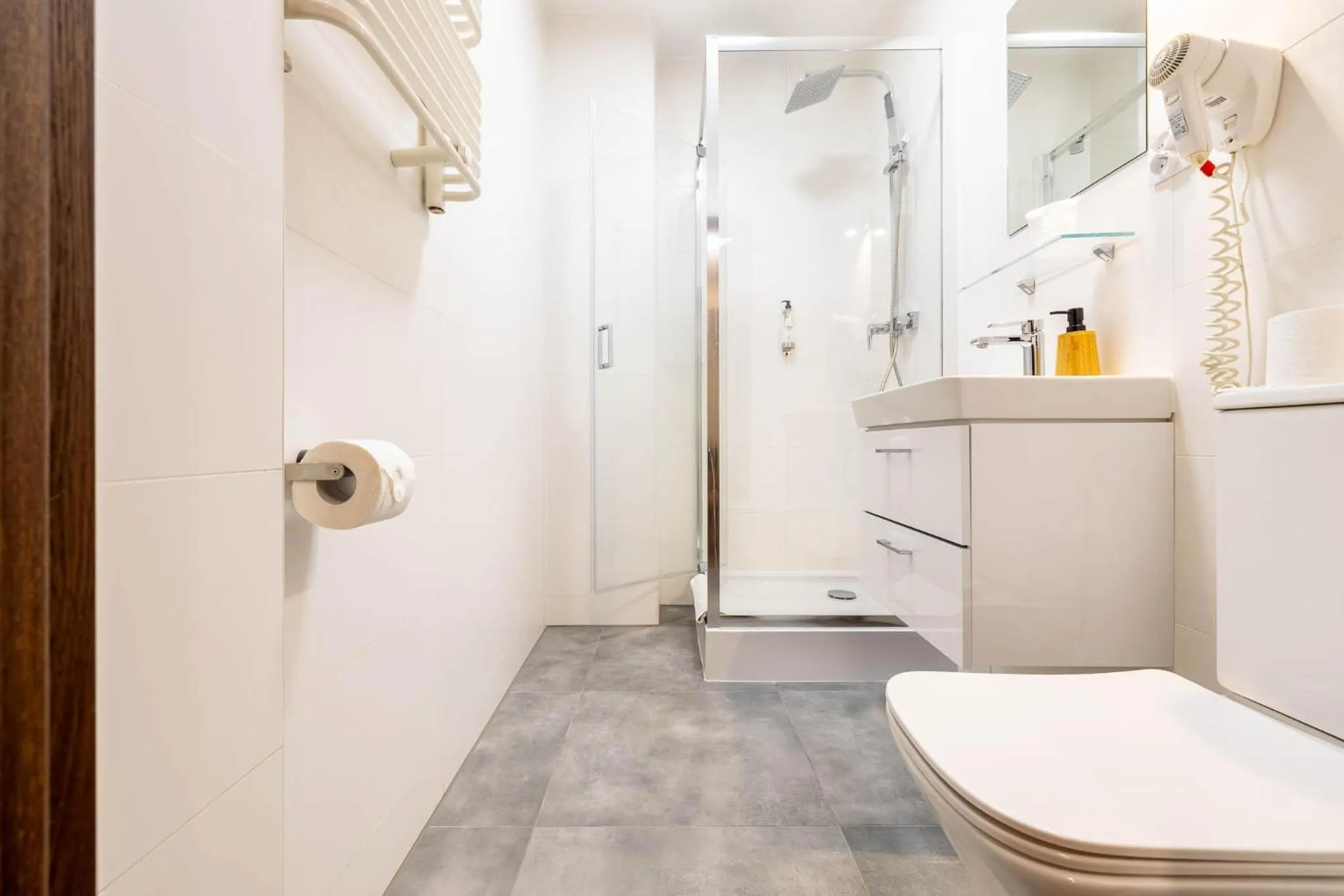 Shower in Hotel Lothus