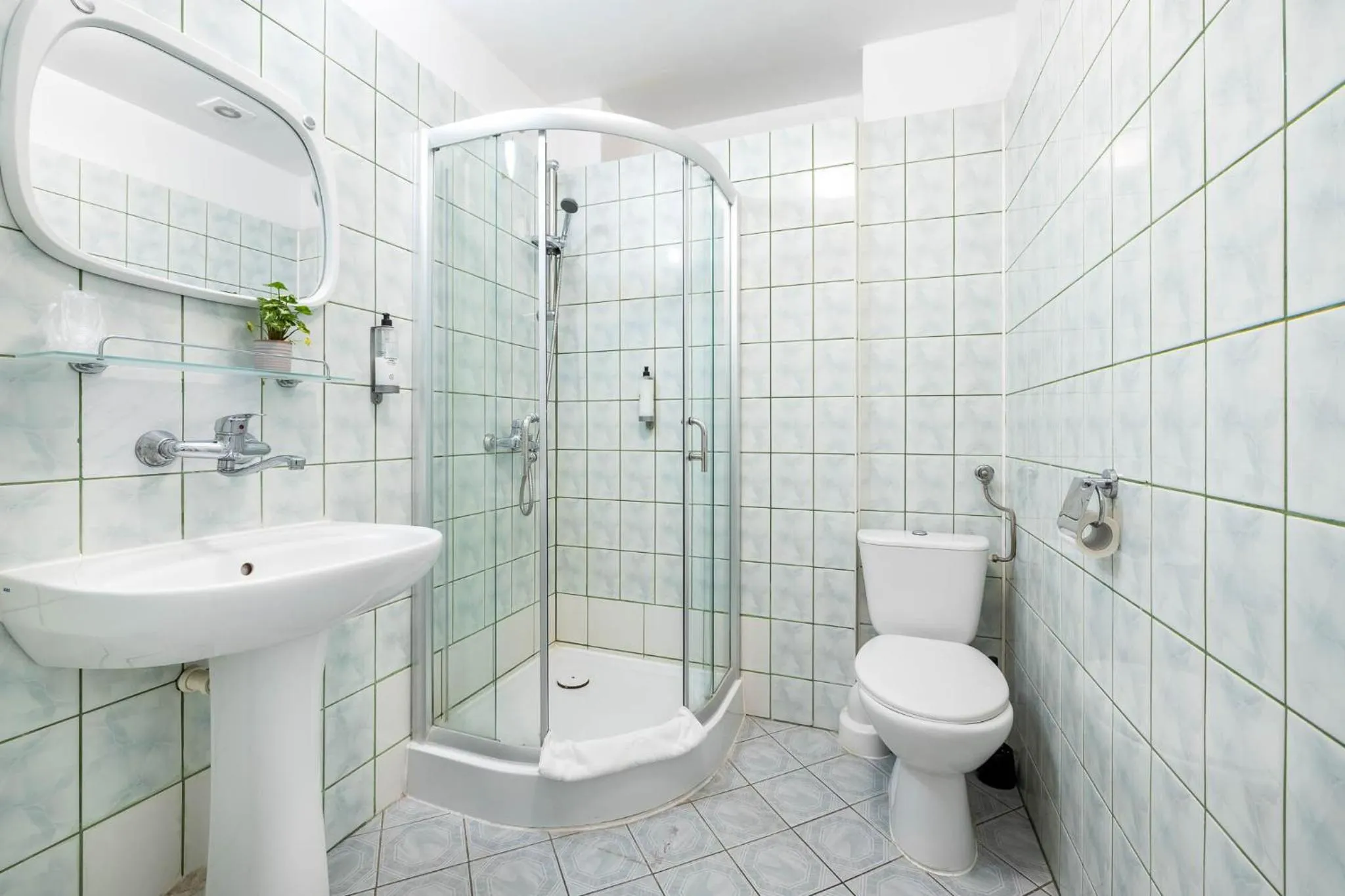 Shower in Hotel Lothus