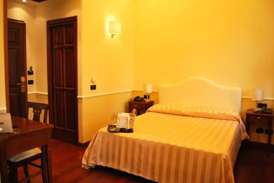 Bed in Luxury Ludovisi Rooms Bed in Luxury Ludovisi Rooms