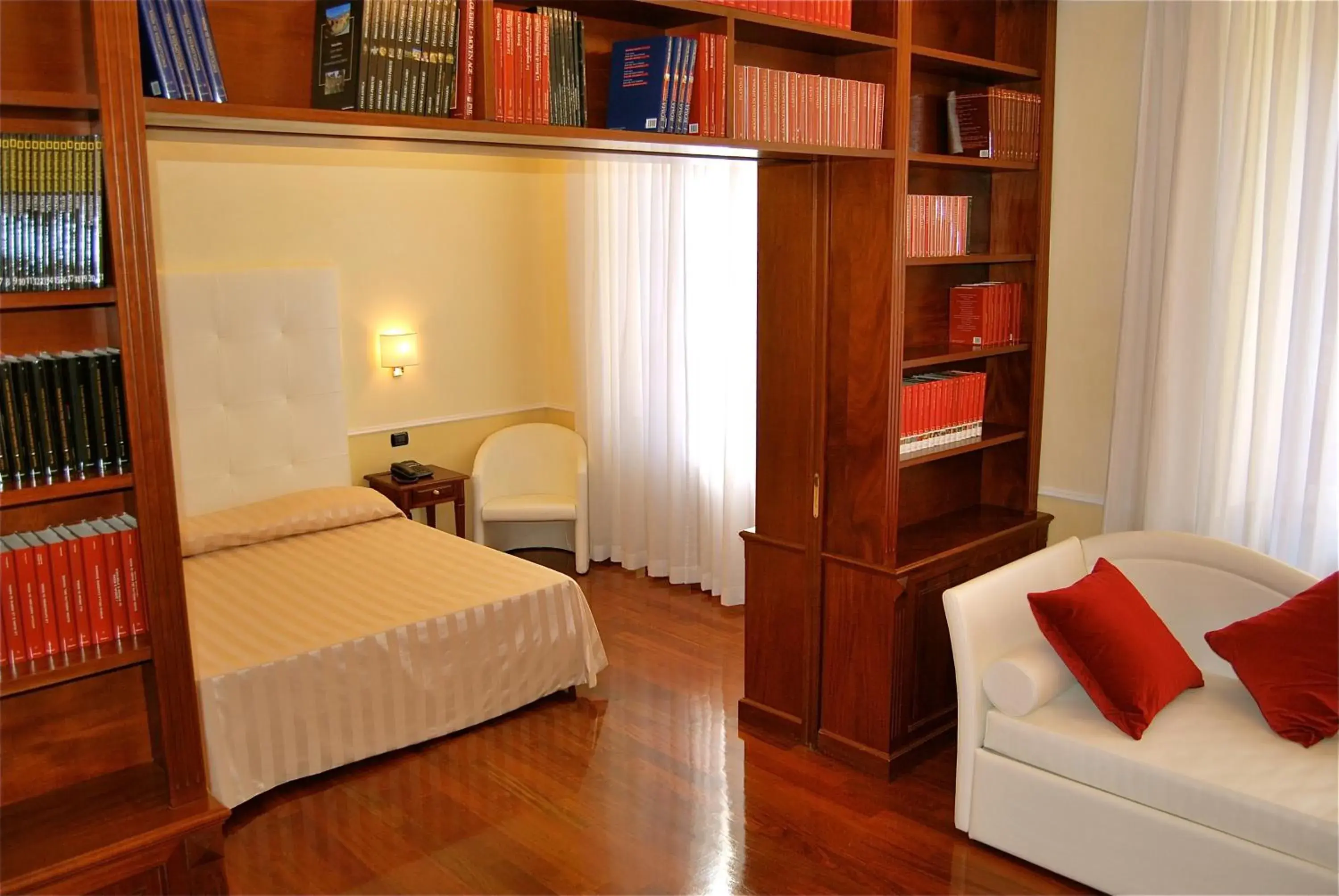 Library, Bed in Luxury Ludovisi Rooms Library, Bed in Luxury Ludovisi Rooms