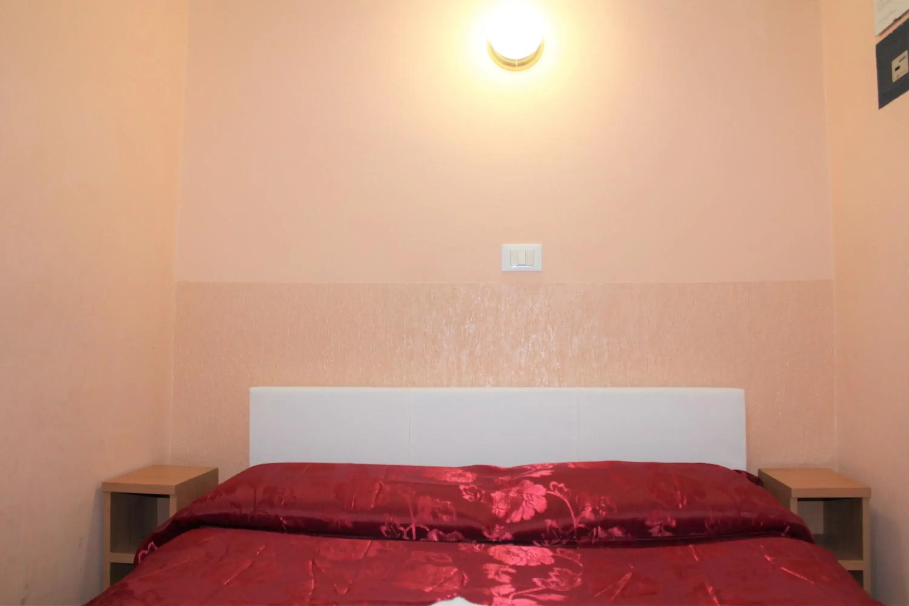 Bed in Hotel Eurorooms Bed in Hotel Eurorooms