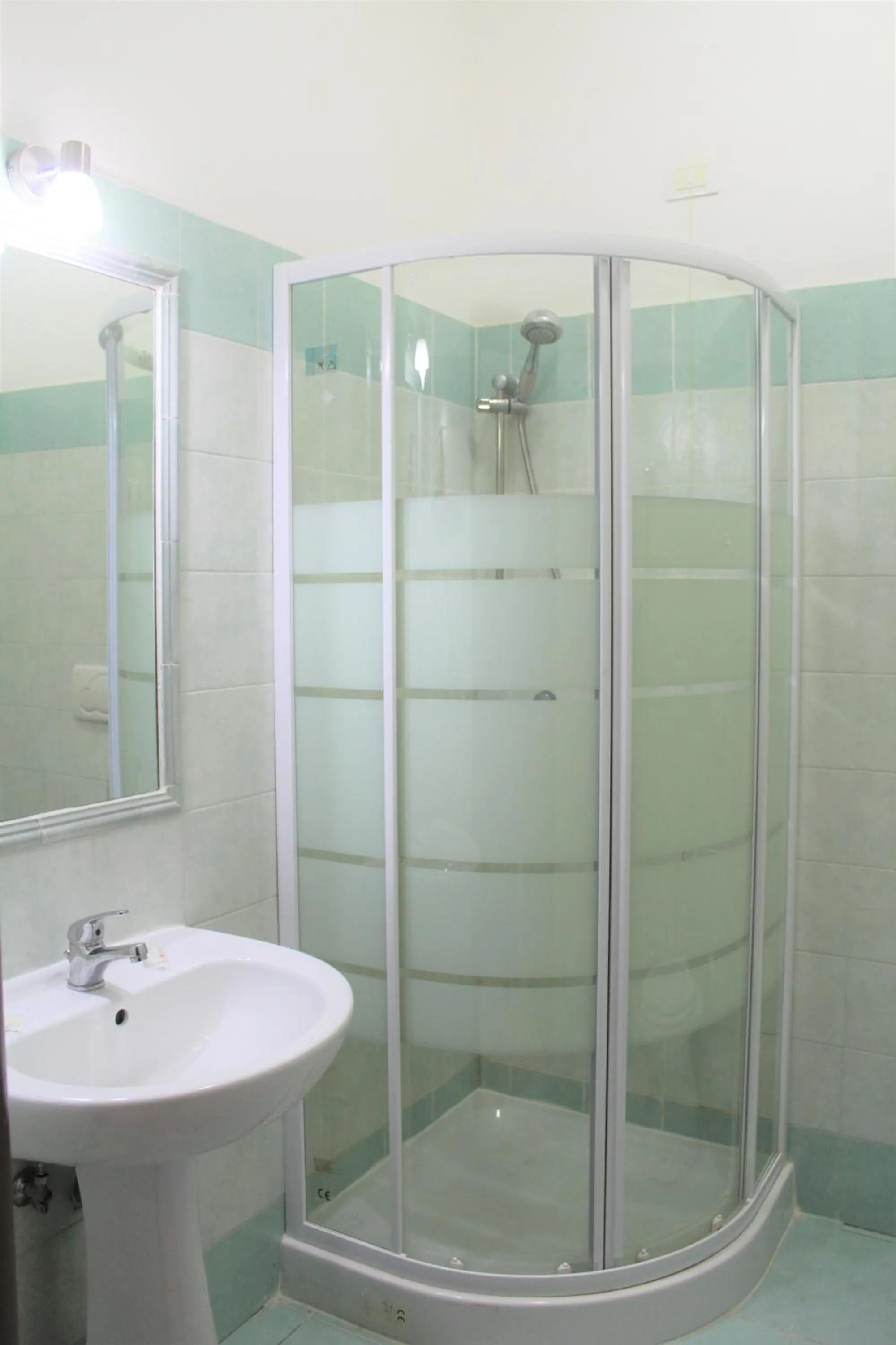 Shower in Hotel Eurorooms