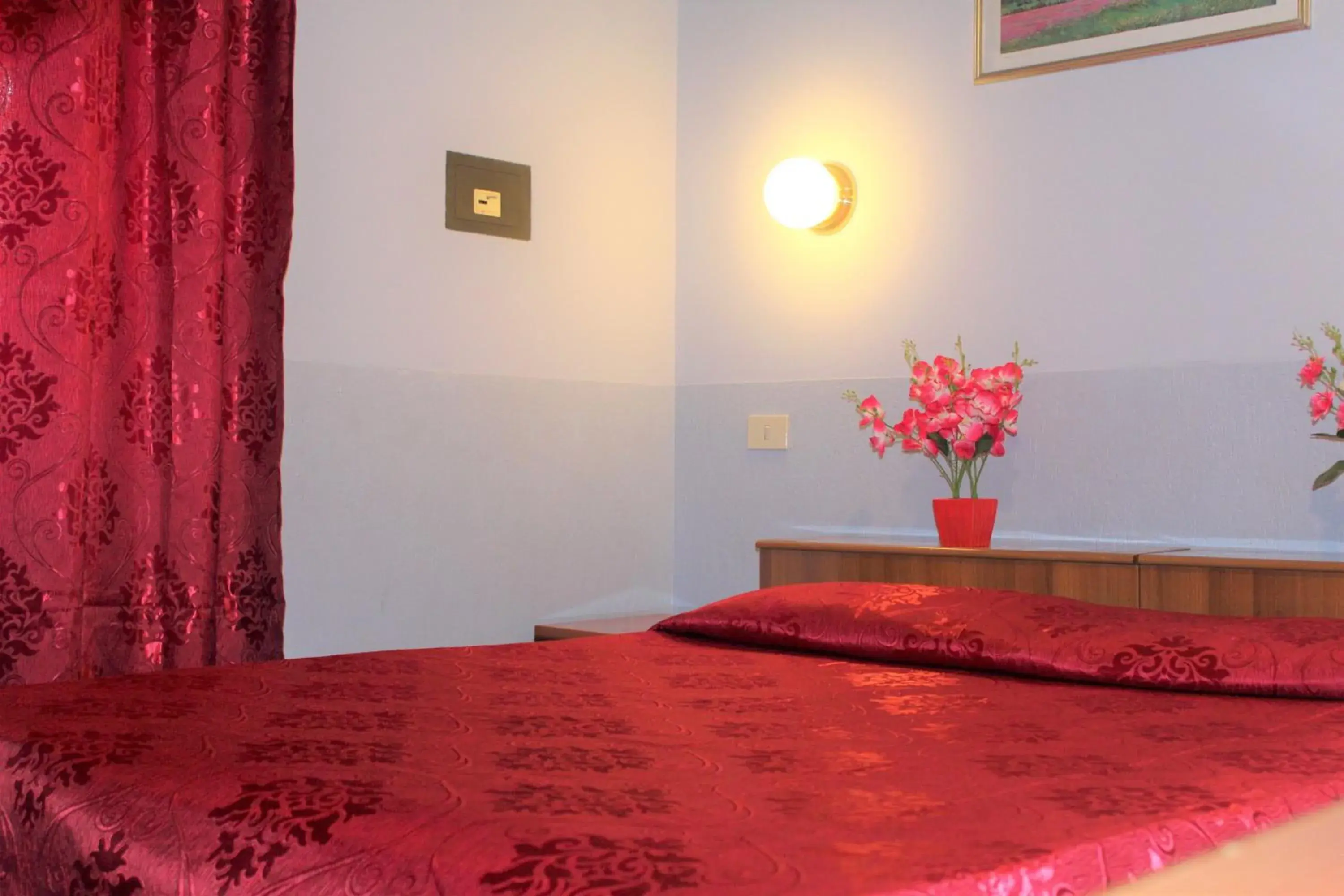 Bed in Hotel Eurorooms Bed in Hotel Eurorooms