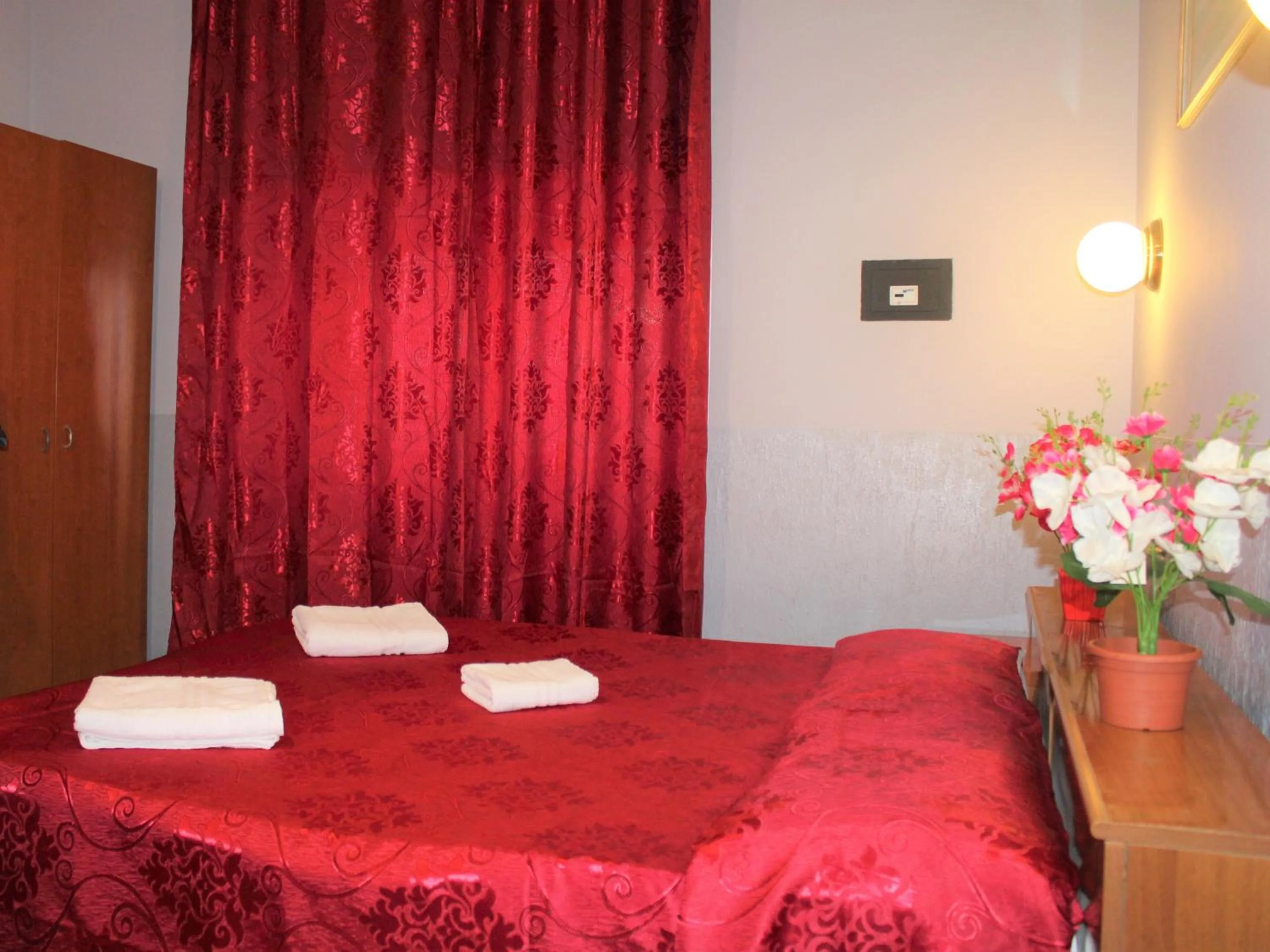 Living room, Bed in Hotel Eurorooms