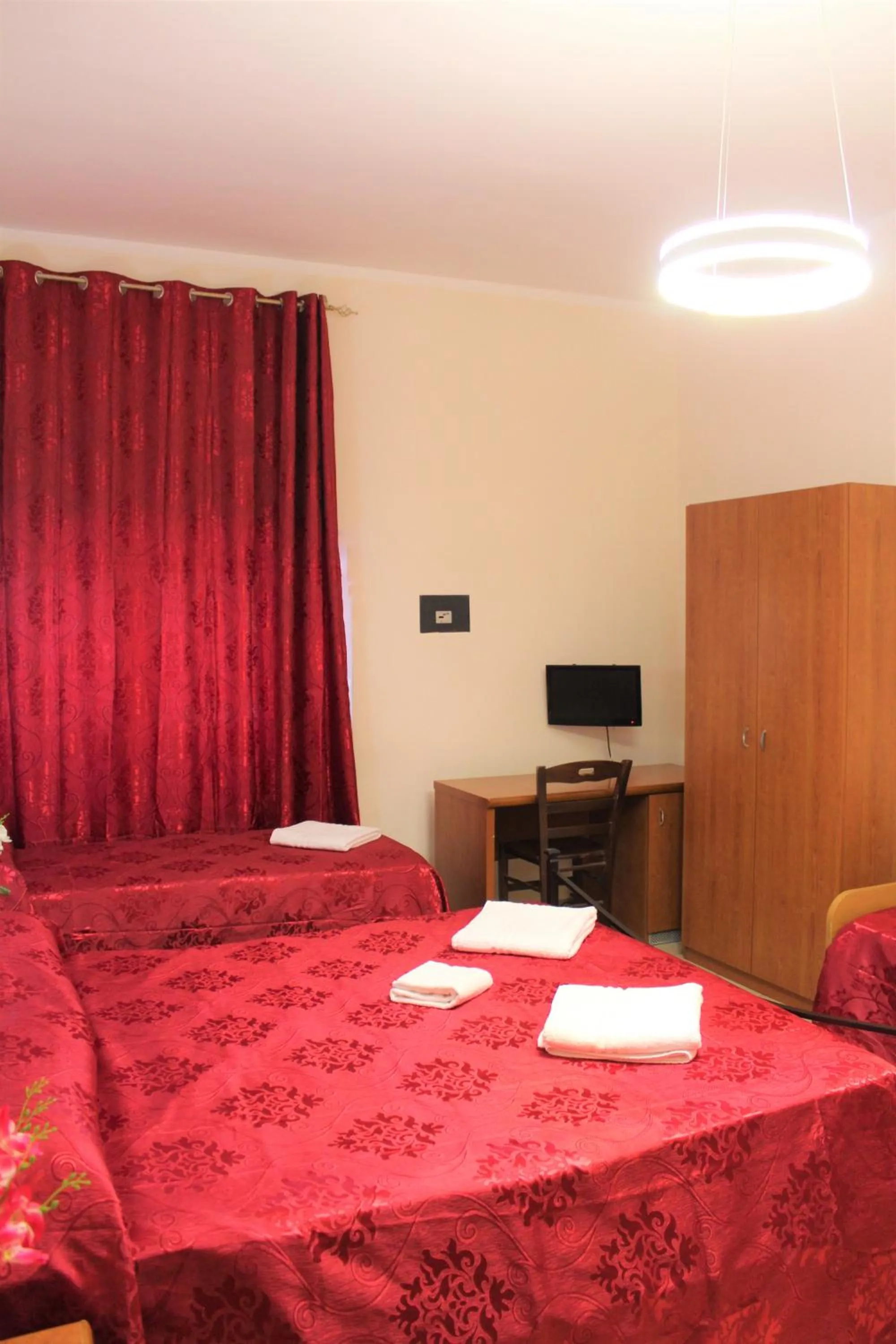 Living room, Bed in Hotel Eurorooms