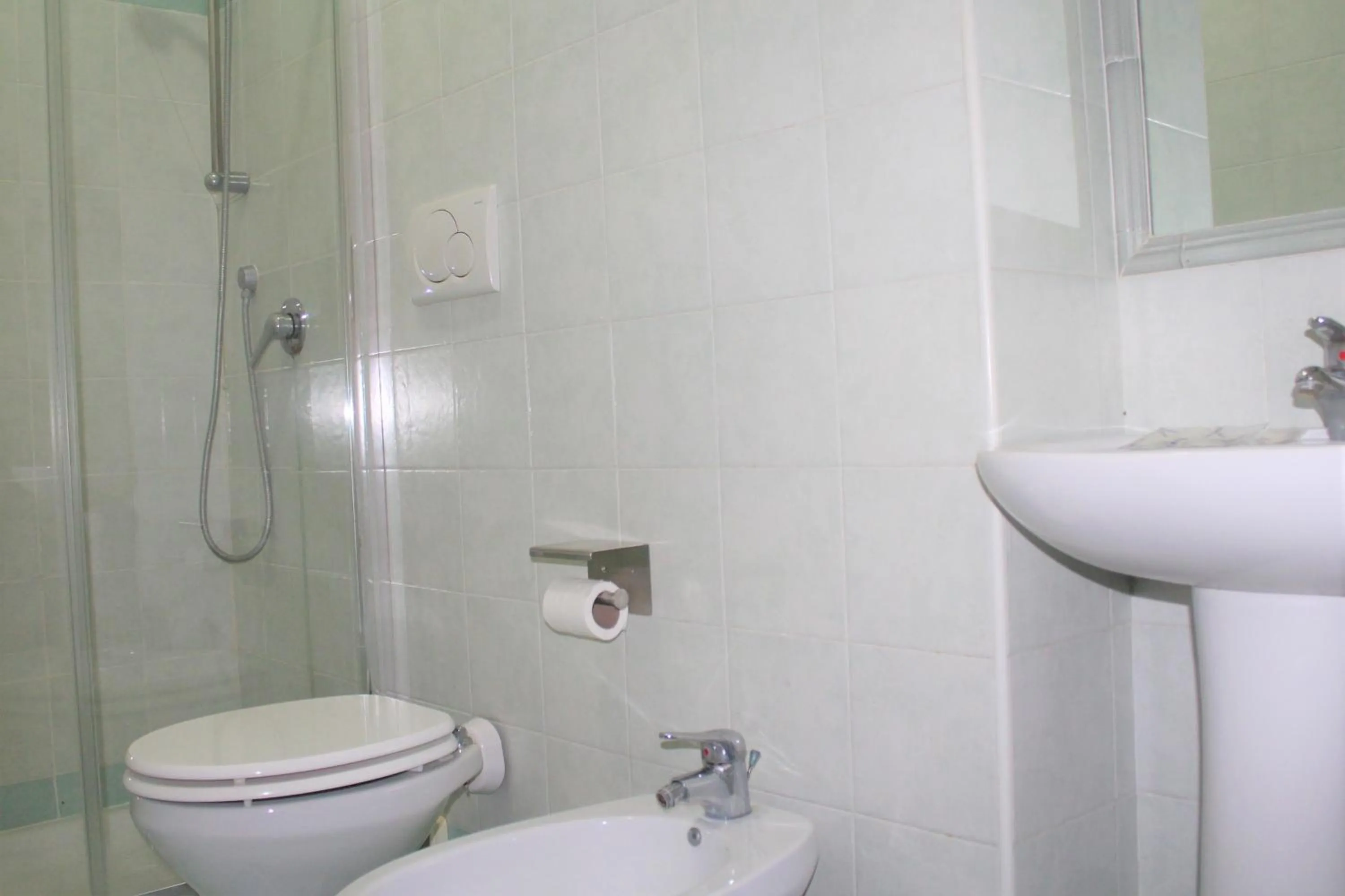 Shower in Hotel Eurorooms