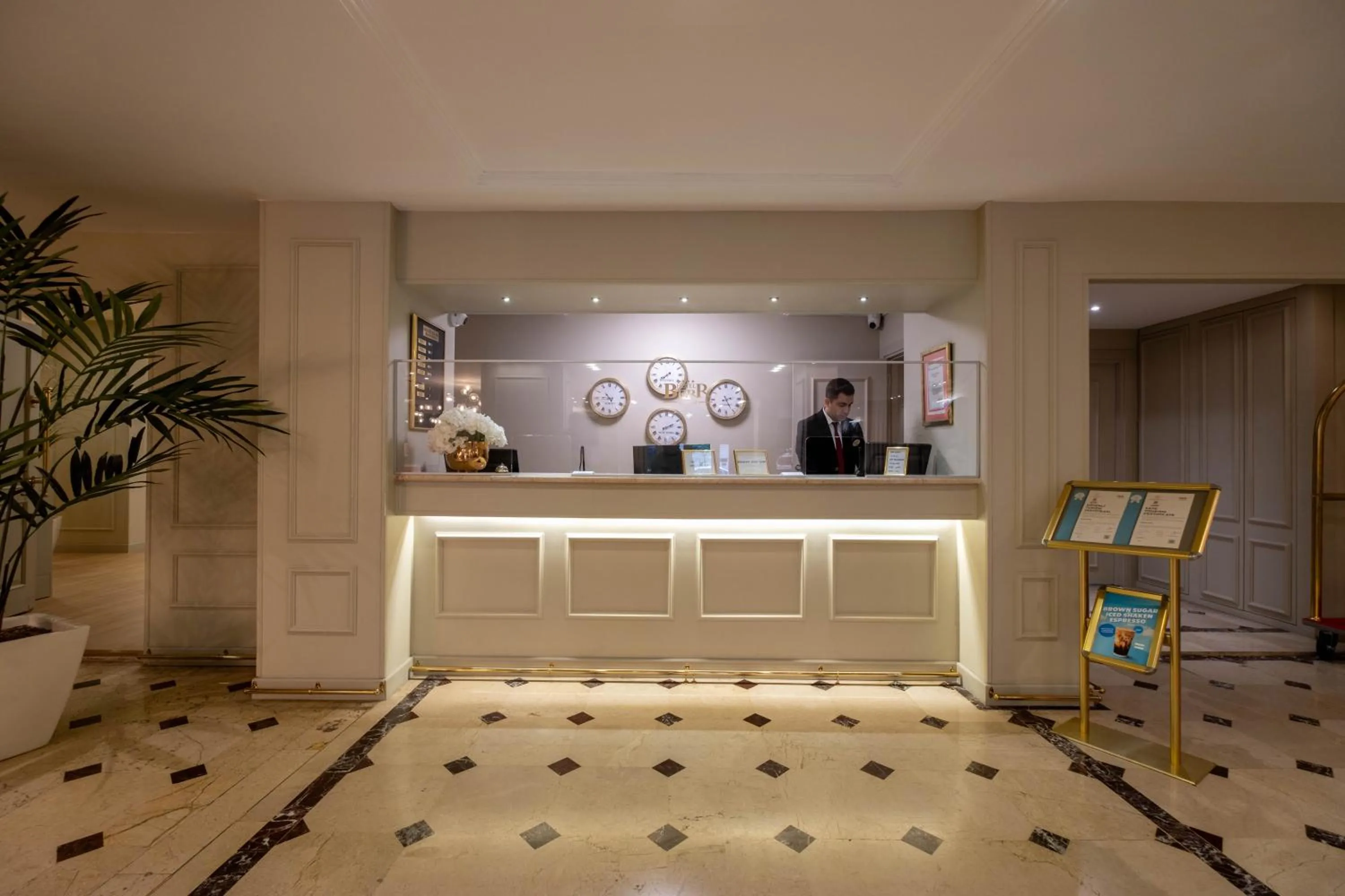 Lobby or reception in Berr Hotel