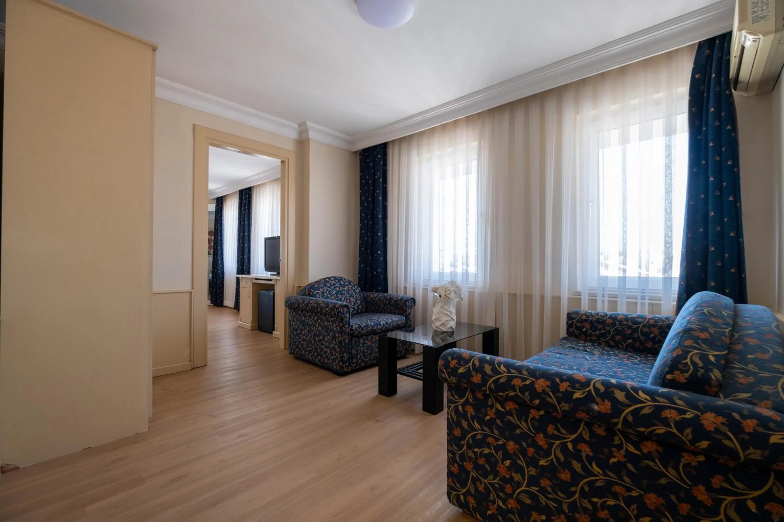 Seating area in Berr Hotel