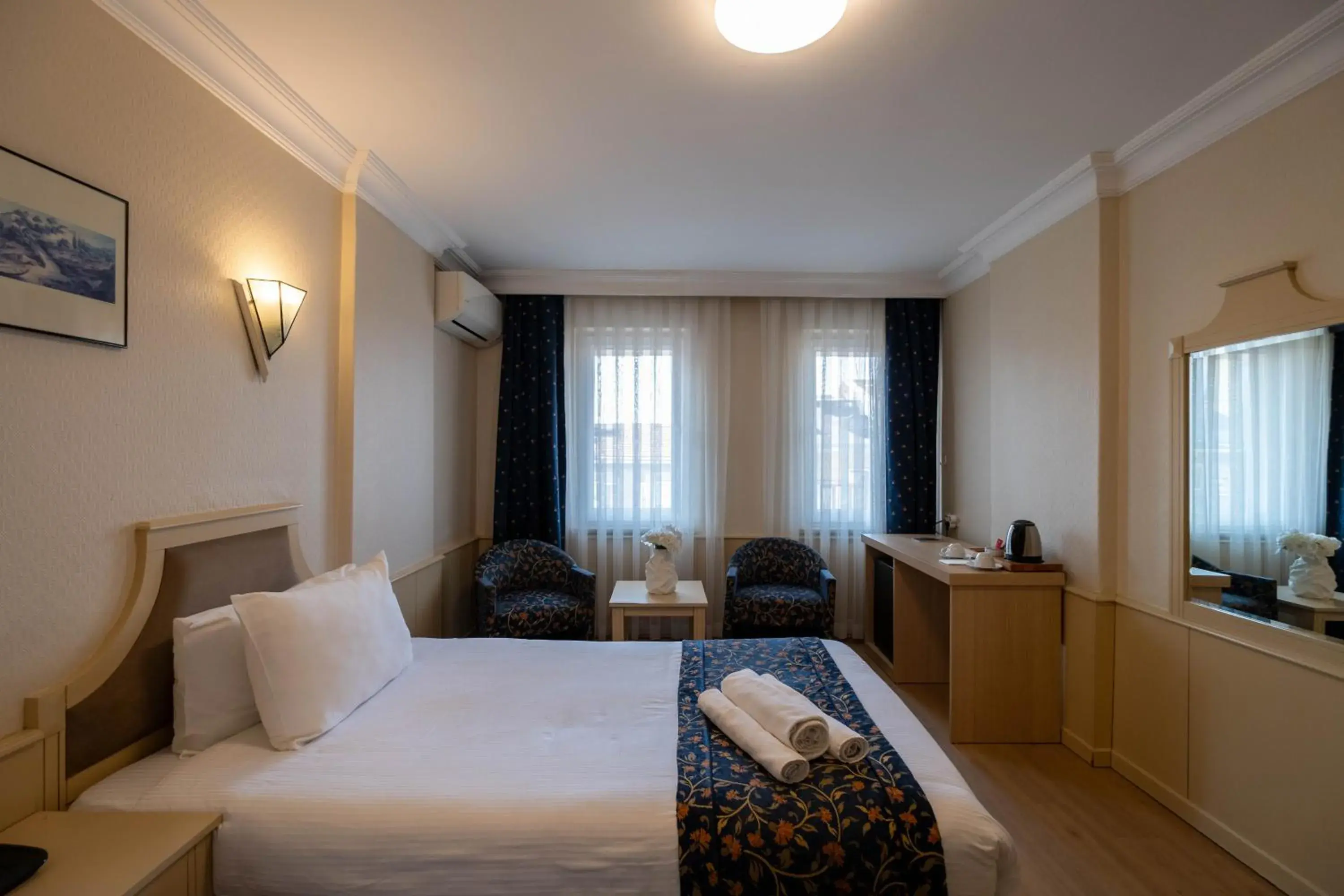 TV and multimedia, Bed in Berr Hotel TV and multimedia, Bed in Berr Hotel