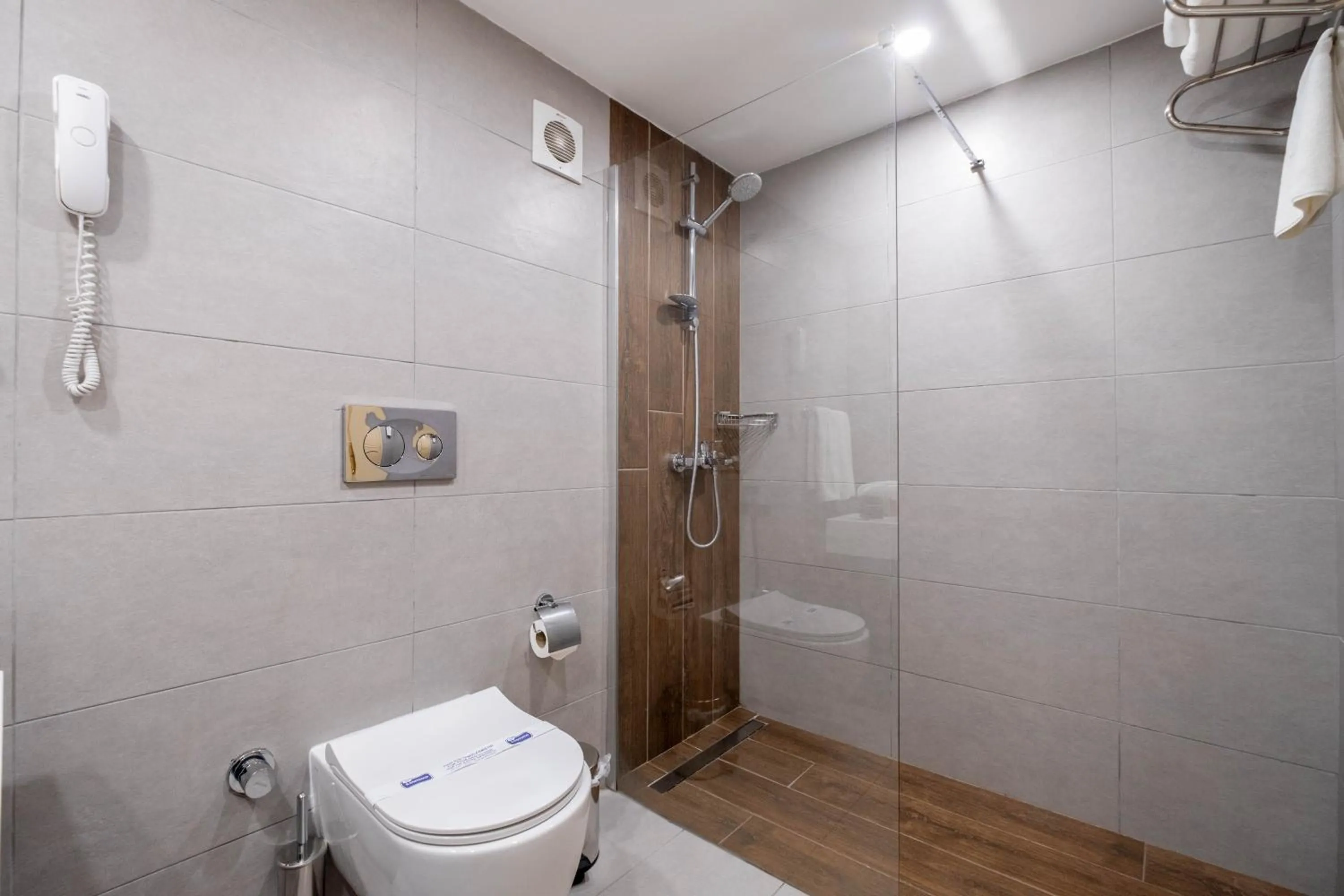 Shower in Berr Hotel