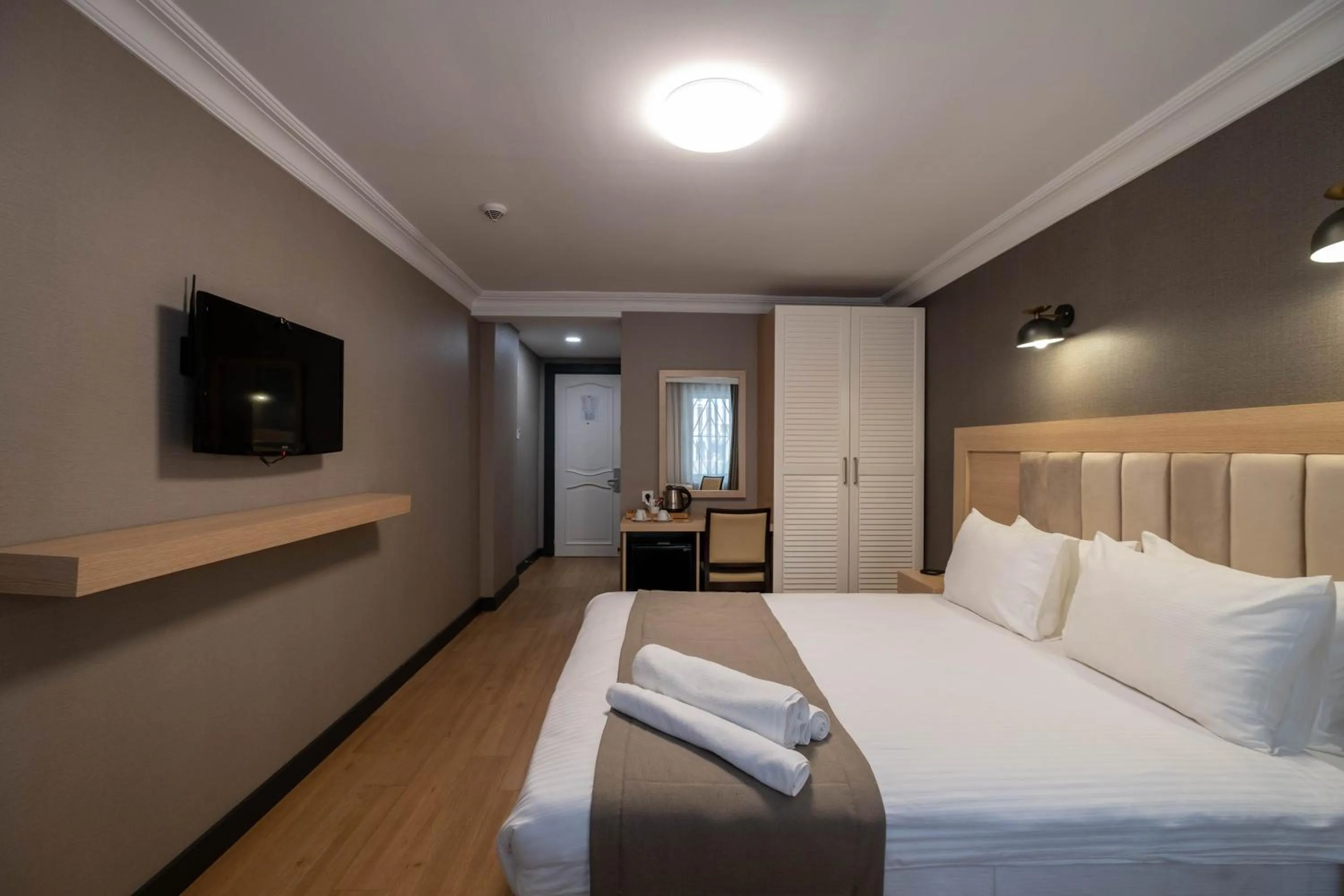 TV and multimedia, Bed in Berr Hotel