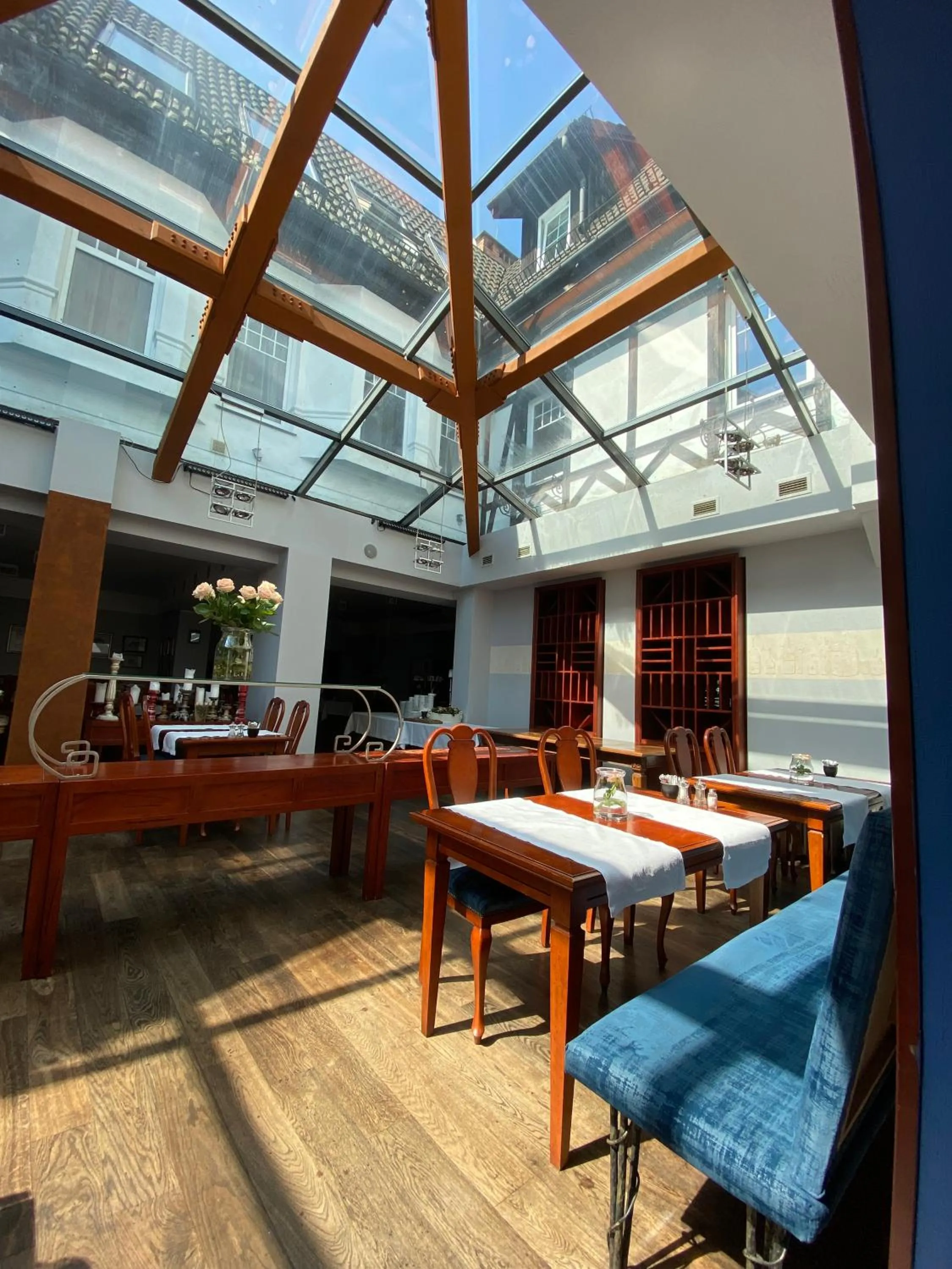 Restaurant/places to eat in Hotel Rejs