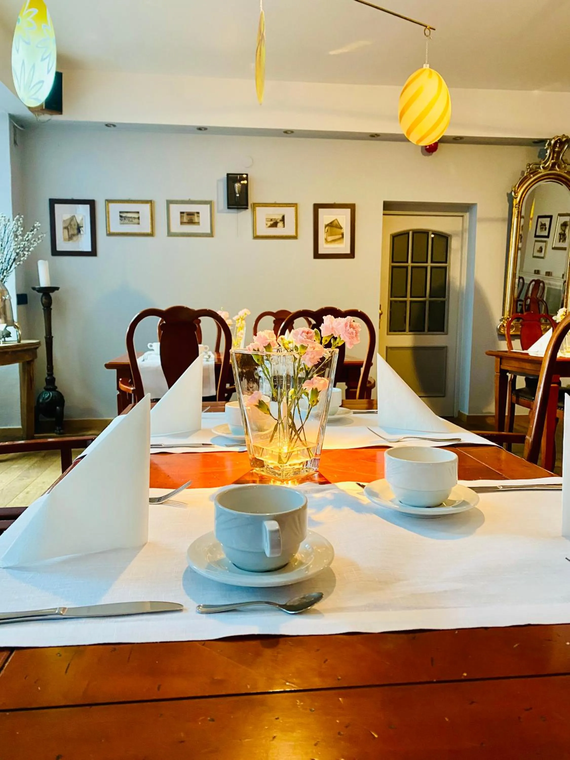 Restaurant/places to eat in Hotel Rejs