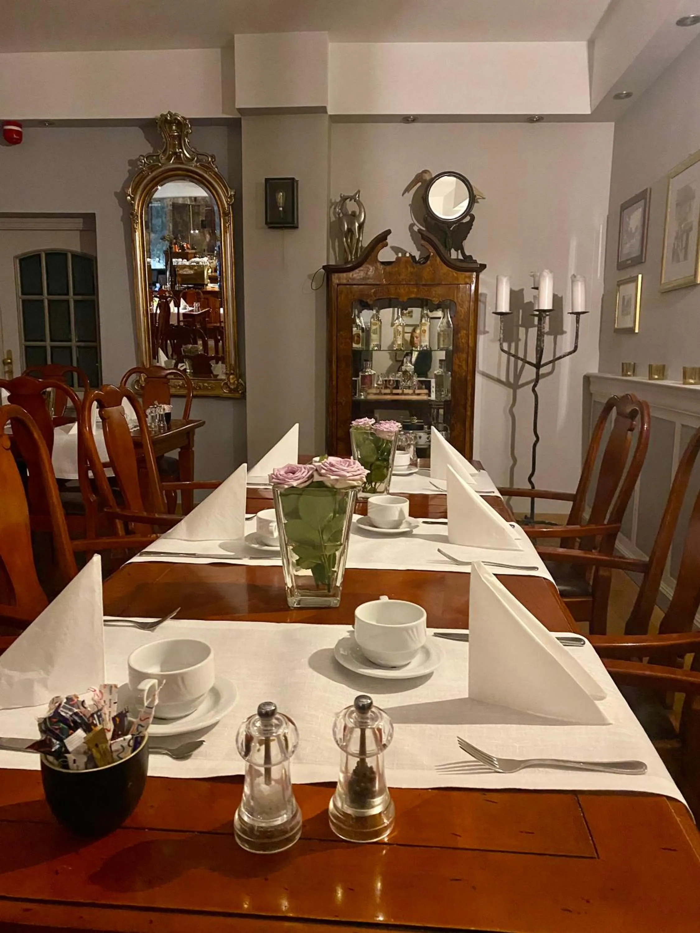 Restaurant/places to eat in Hotel Rejs