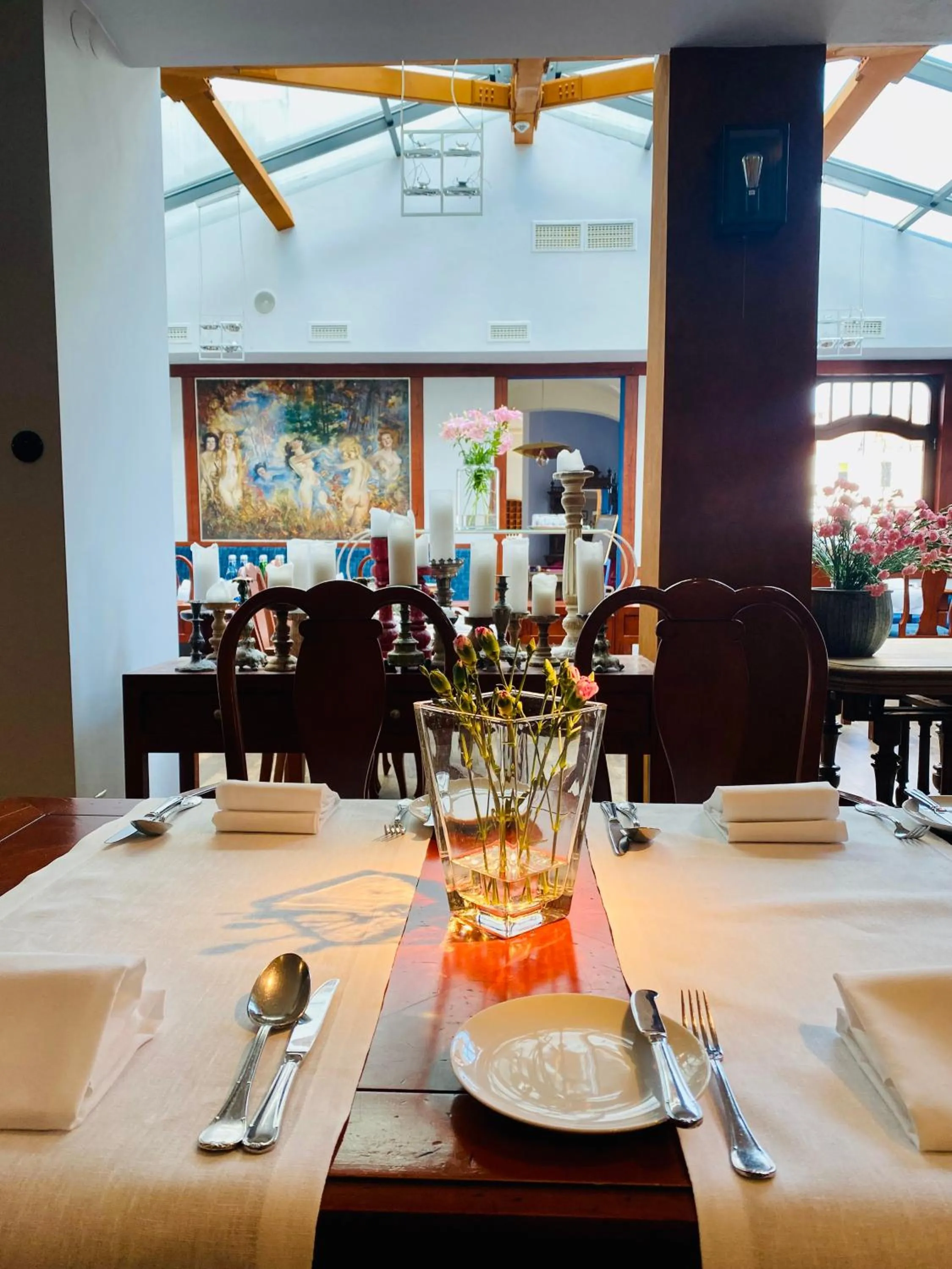 Restaurant/places to eat in Hotel Rejs