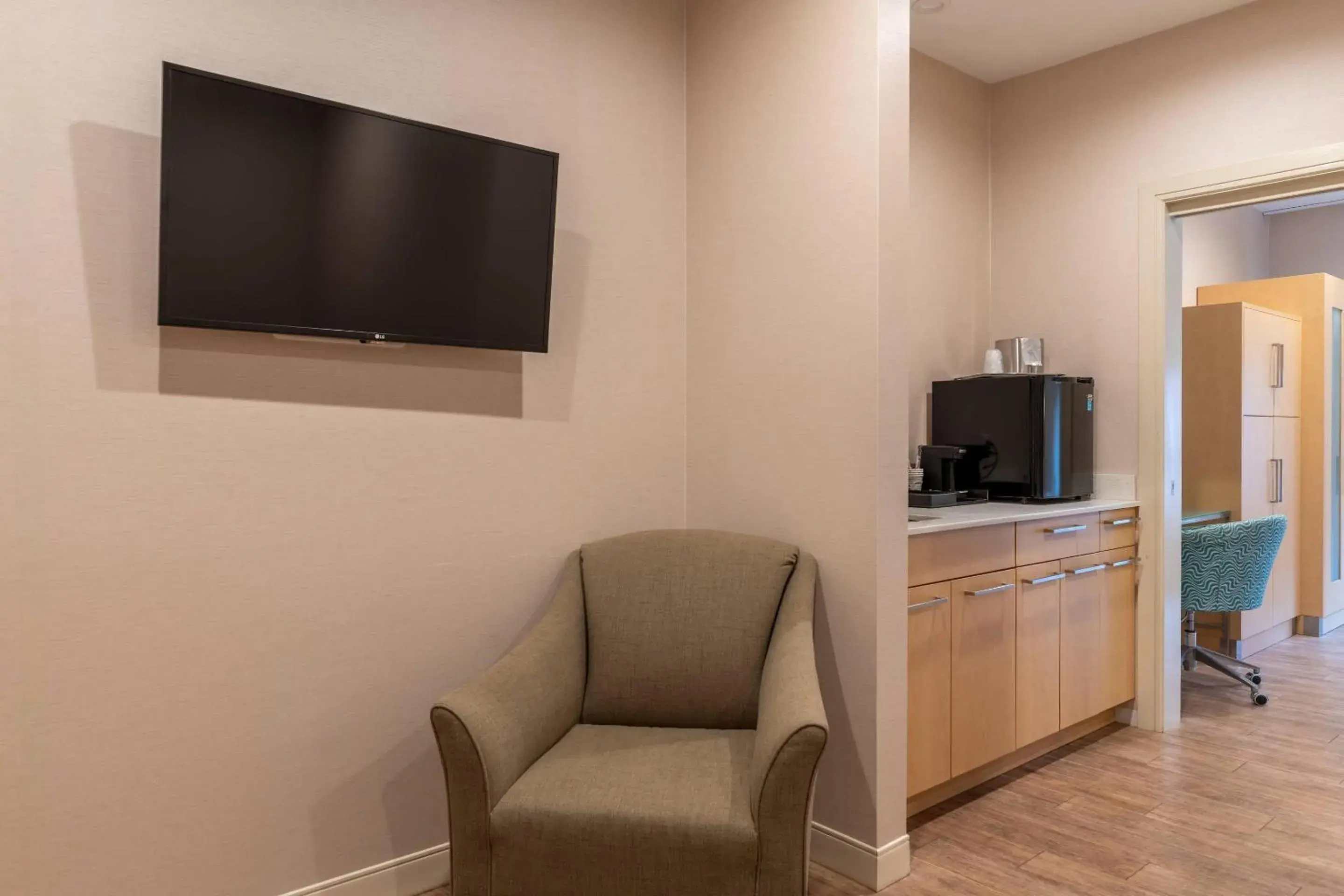 Bedroom in The Chandler Inn Bethlehem - Littleton, an Ascend Collection Hotel Bedroom in The Chandler Inn Bethlehem - Littleton, an Ascend Collection Hotel