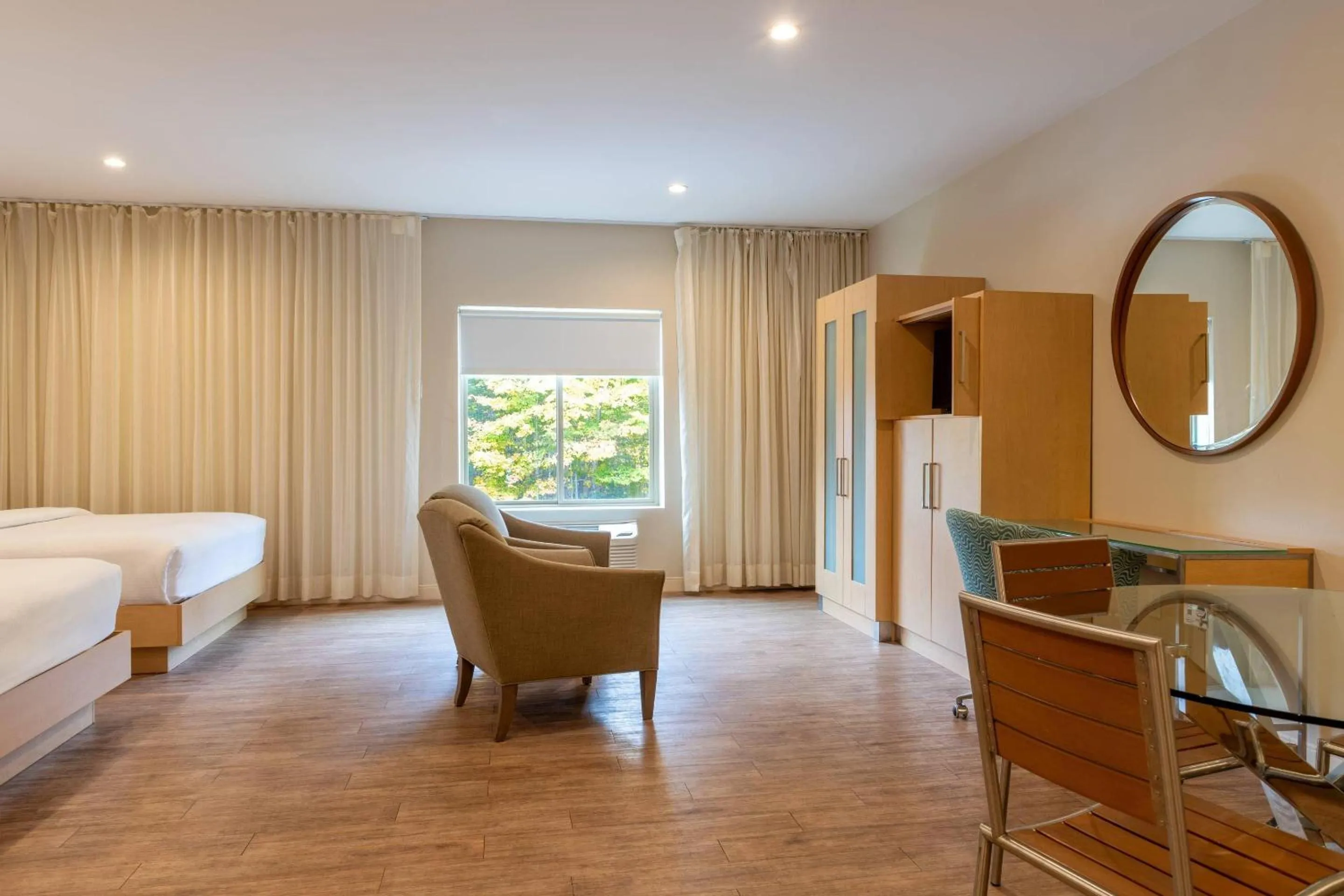 Bedroom, Bed in The Chandler Inn Bethlehem - Littleton, an Ascend Collection Hotel