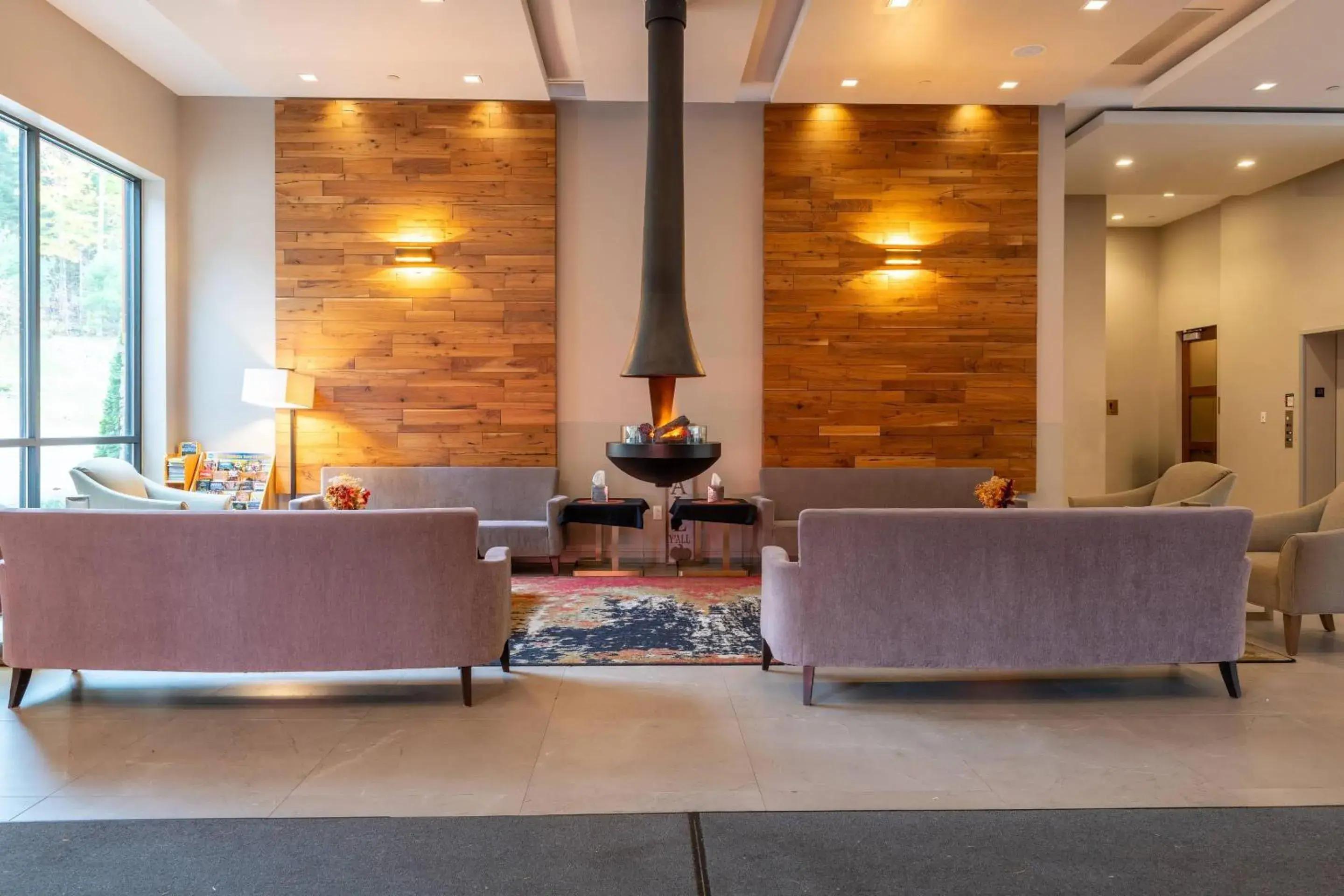 Lobby or reception in The Chandler Inn Bethlehem - Littleton, an Ascend Collection Hotel Lobby or reception in The Chandler Inn Bethlehem - Littleton, an Ascend Collection Hotel