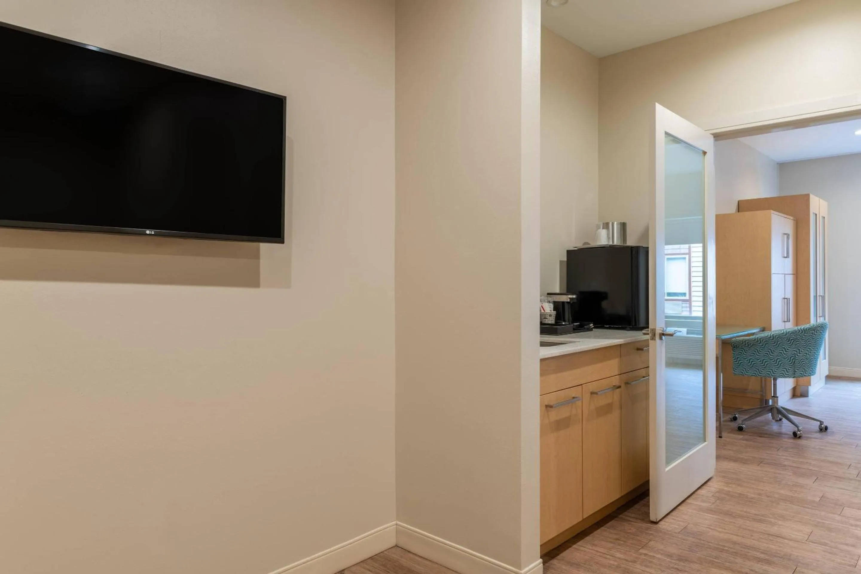 Bedroom in The Chandler Inn Bethlehem - Littleton, an Ascend Collection Hotel