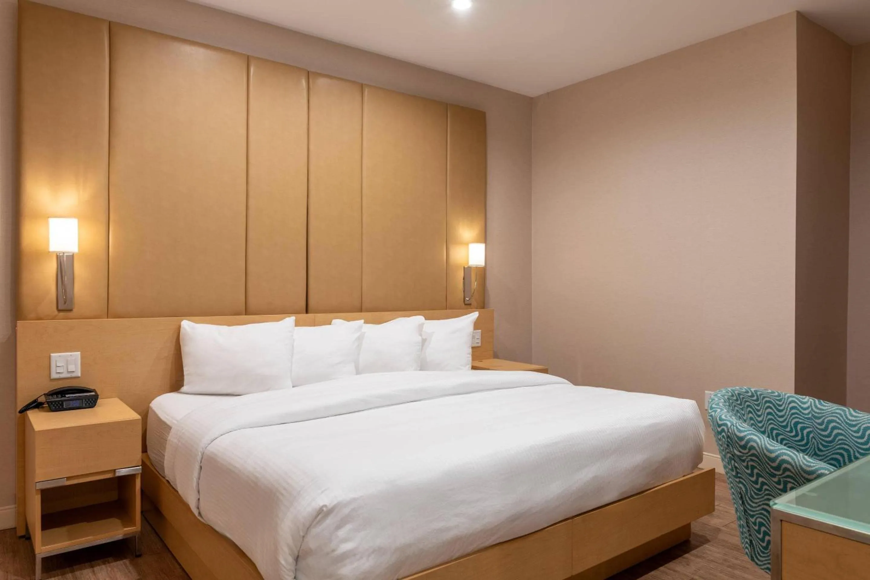 Bedroom, Bed in The Chandler Inn Bethlehem - Littleton, an Ascend Collection Hotel