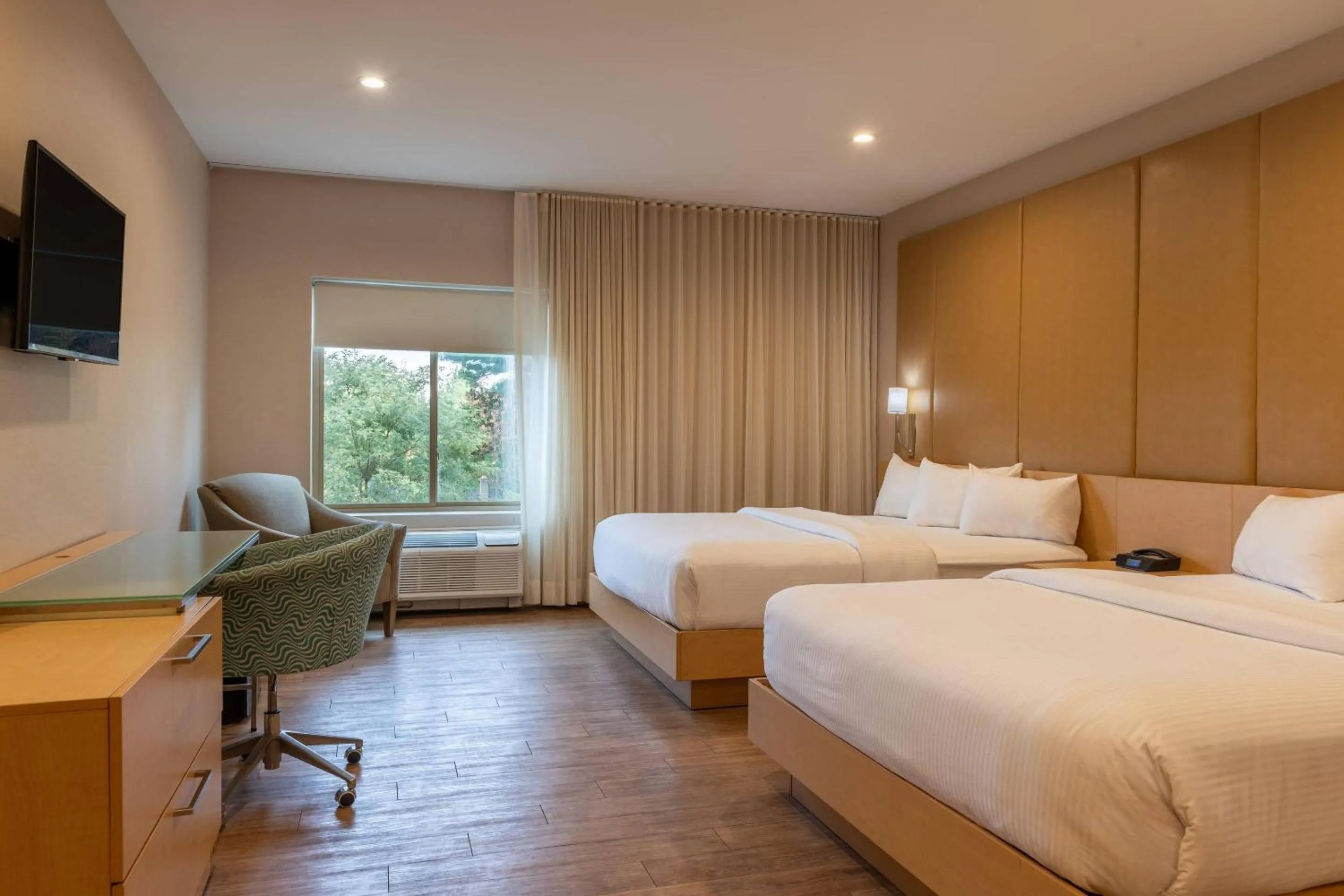 Bedroom, Bed in The Chandler Inn Bethlehem - Littleton, an Ascend Collection Hotel