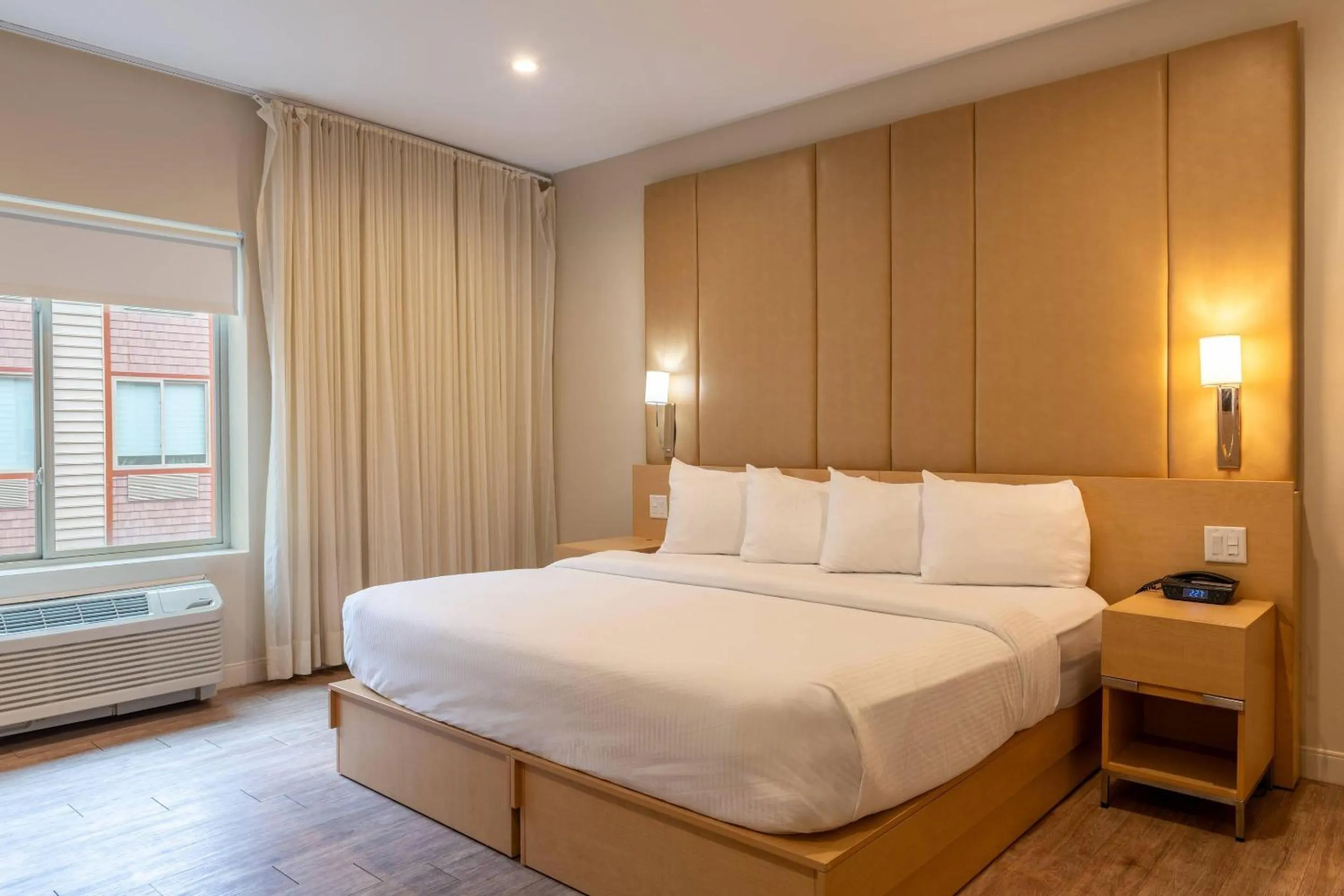 Bedroom, Bed in The Chandler Inn Bethlehem - Littleton, an Ascend Collection Hotel