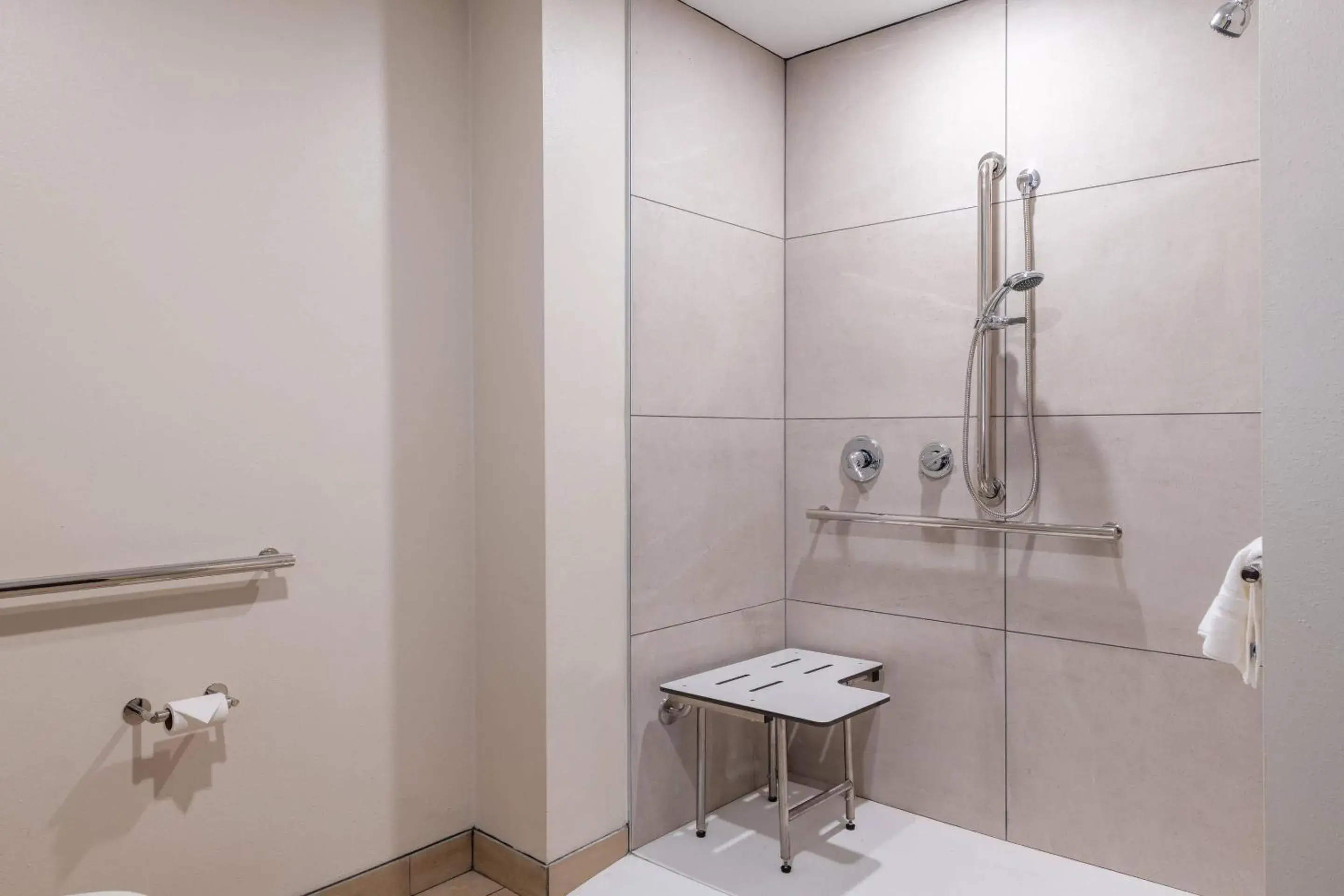 Bedroom in The Chandler Inn Bethlehem - Littleton, an Ascend Collection Hotel Bedroom in The Chandler Inn Bethlehem - Littleton, an Ascend Collection Hotel