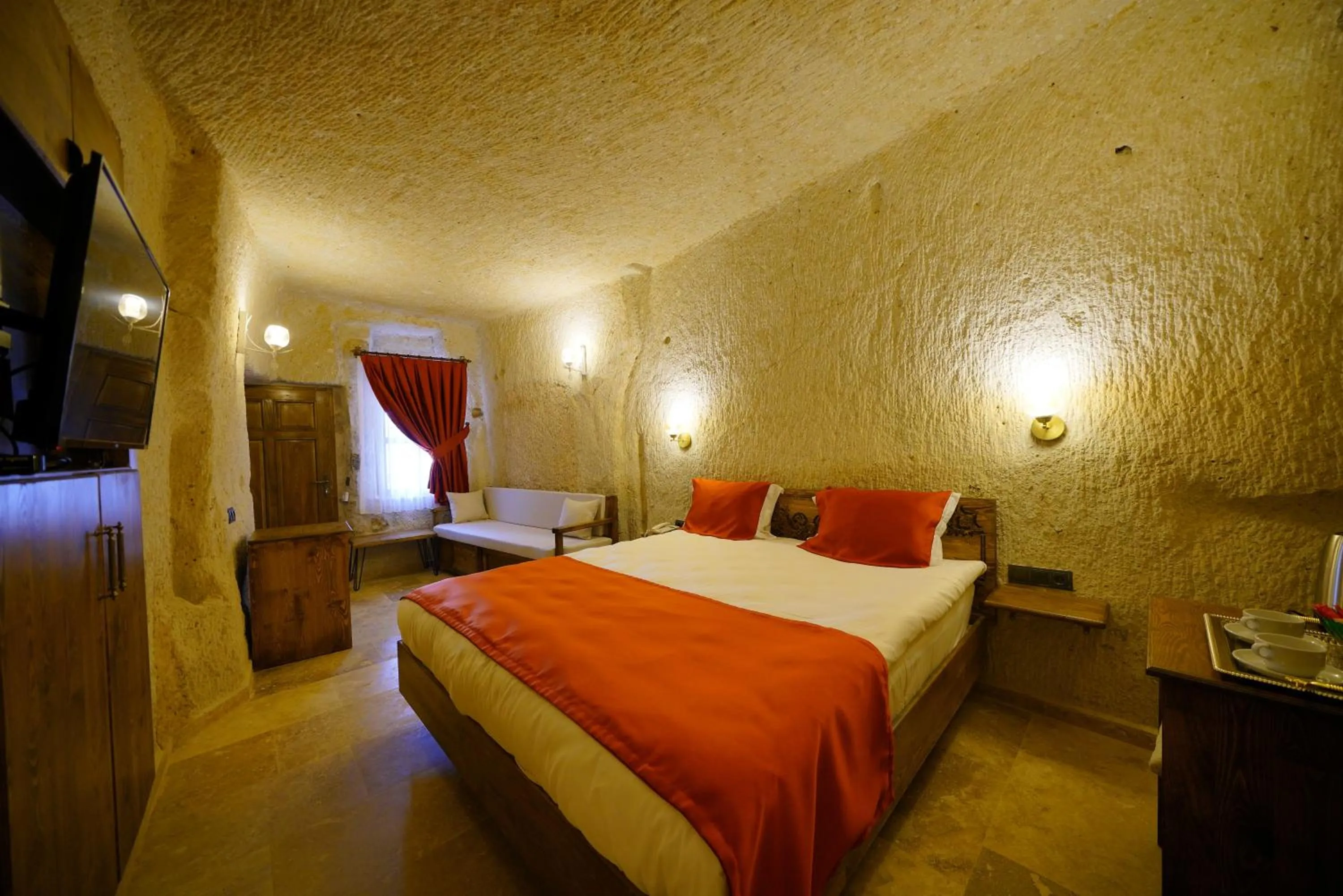 Photo of the whole room, Bed in Vezir Cave Suites