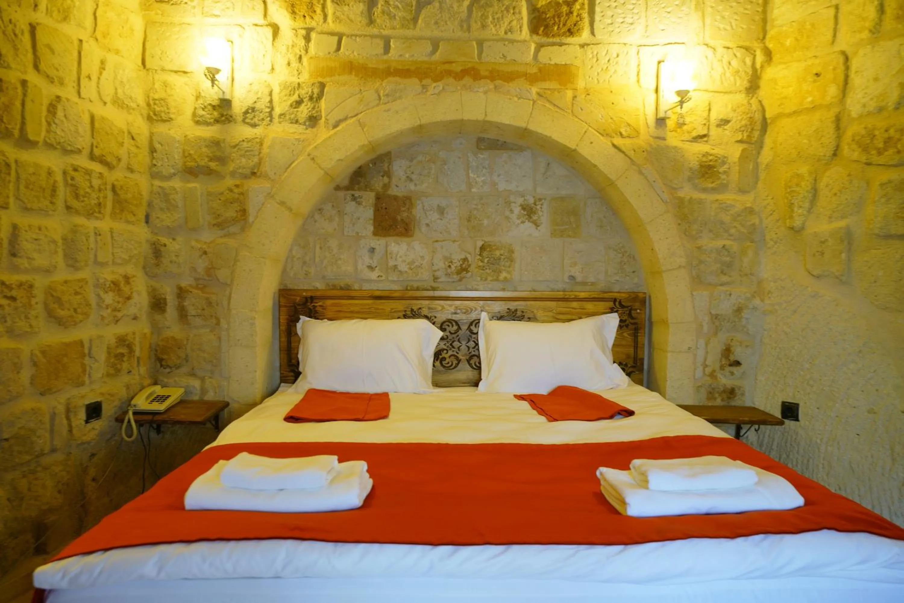 Bed in Vezir Cave Suites