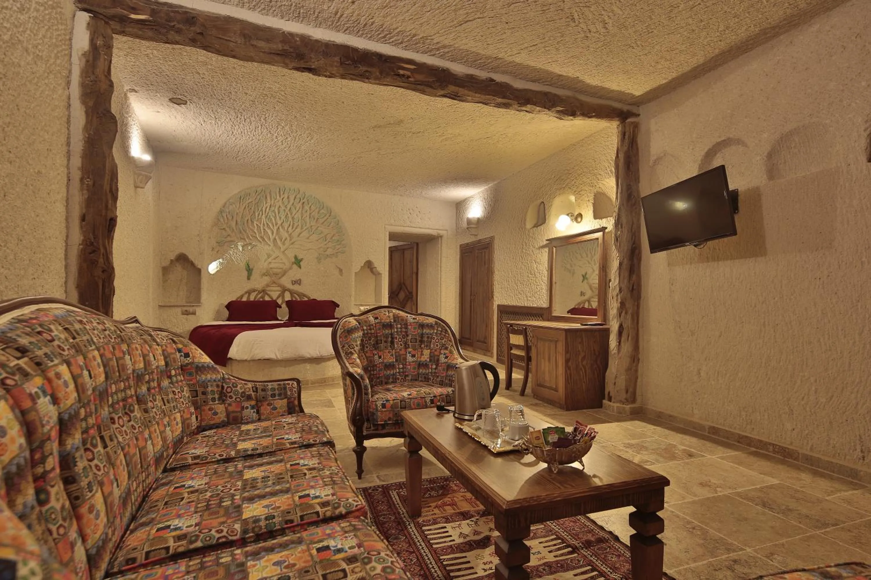 Photo of the whole room, Bed in Vezir Cave Suites