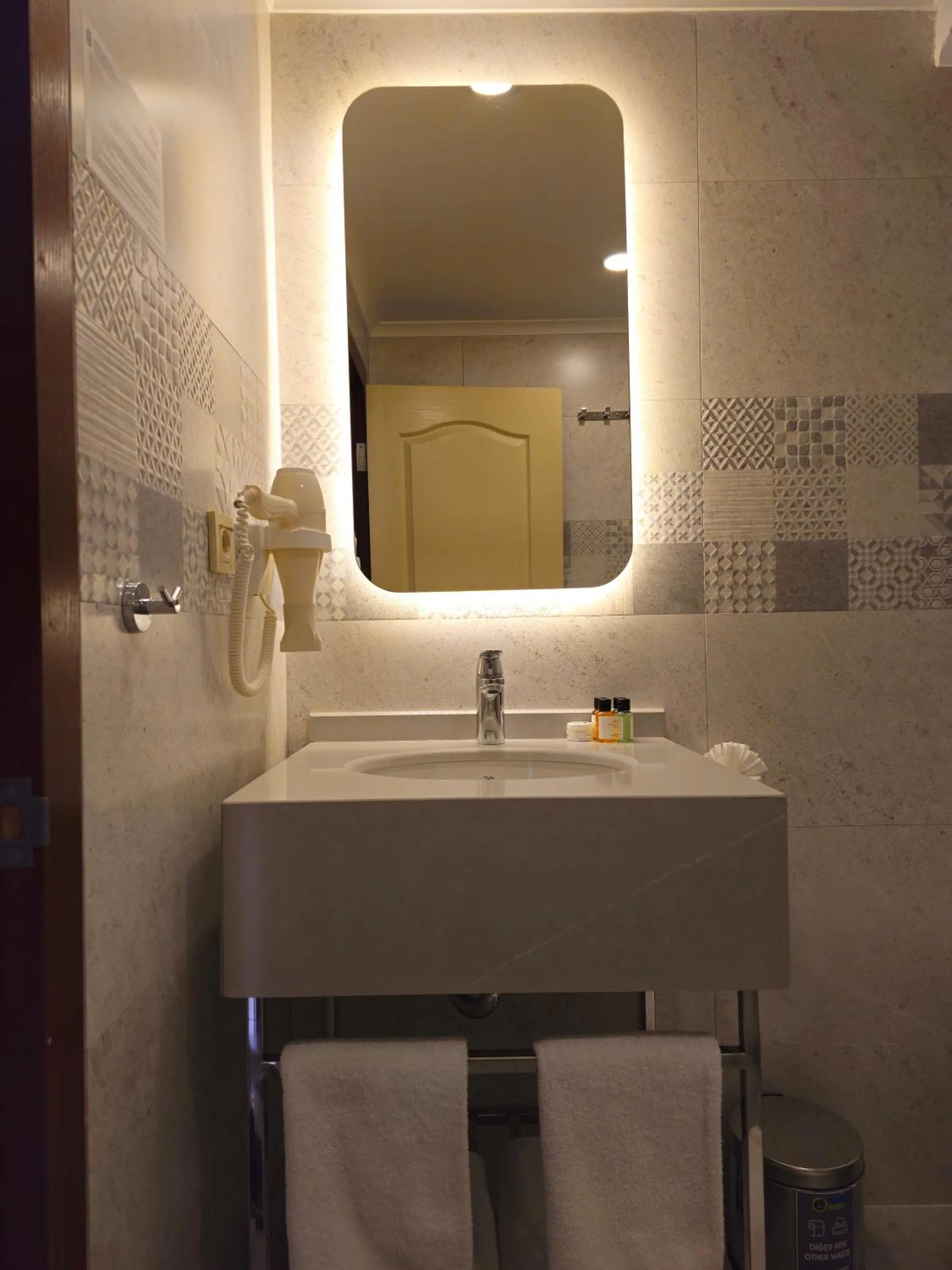 Bathroom in May Flower Apart Hotel