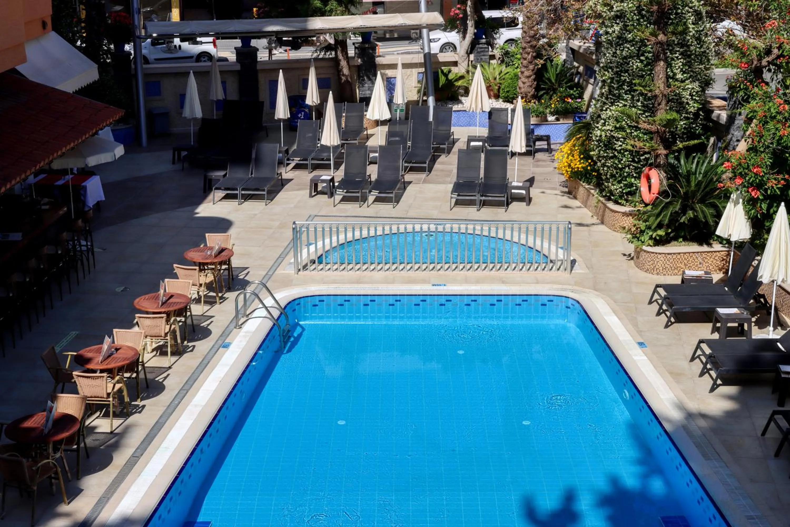 Swimming pool in May Flower Apart Hotel