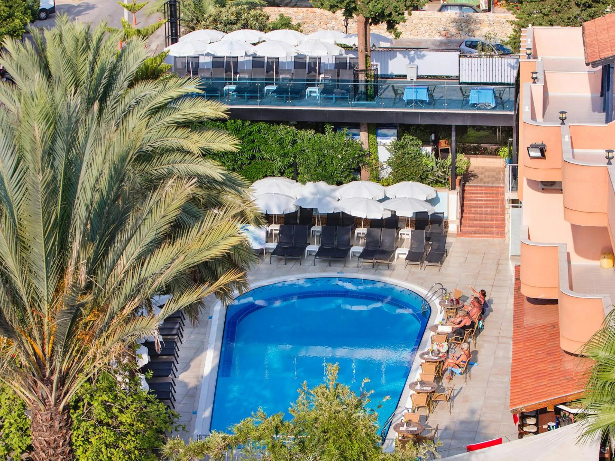 Restaurant/places to eat in May Flower Apart Hotel