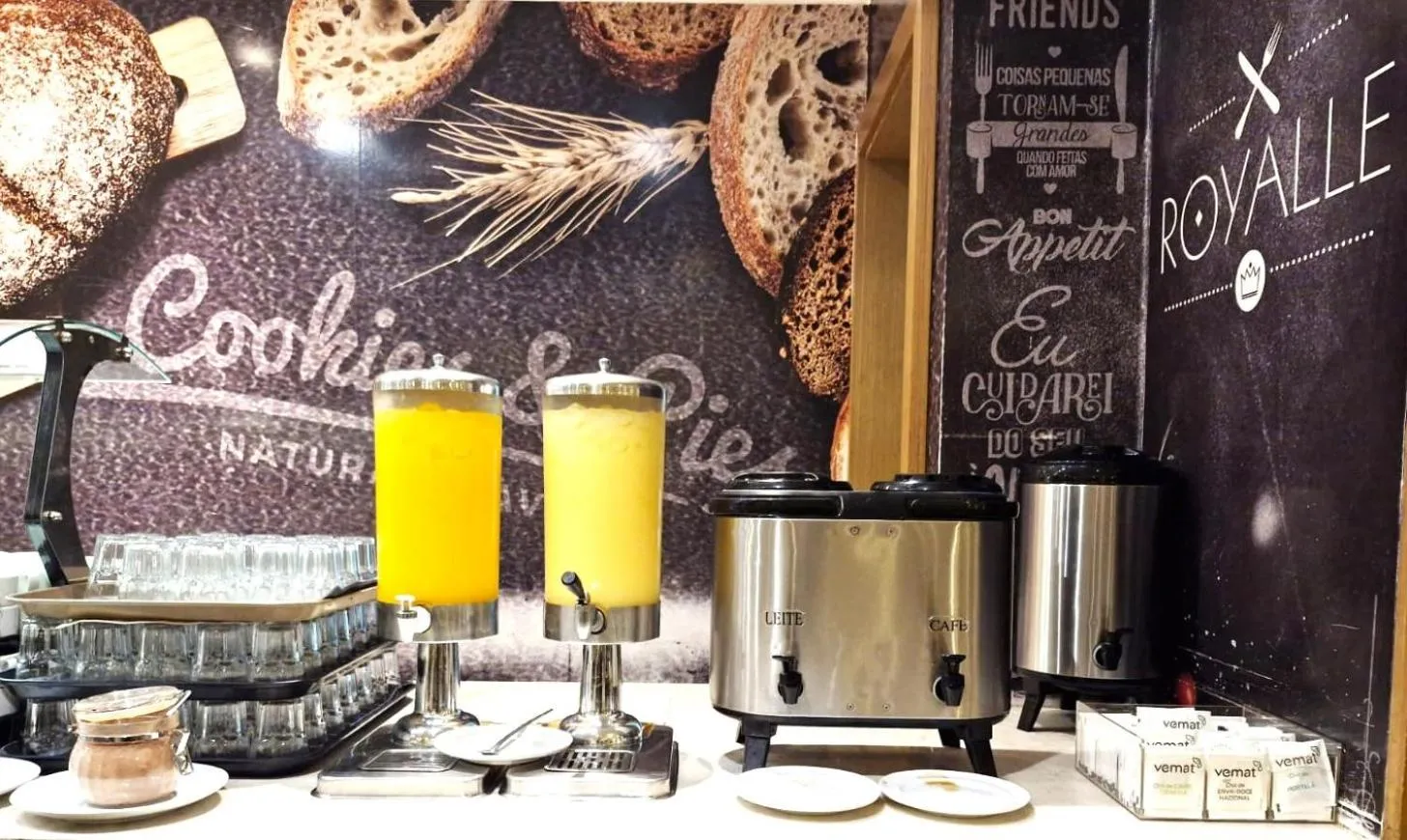 Restaurant/places to eat in Royal Regency Palace Hotel