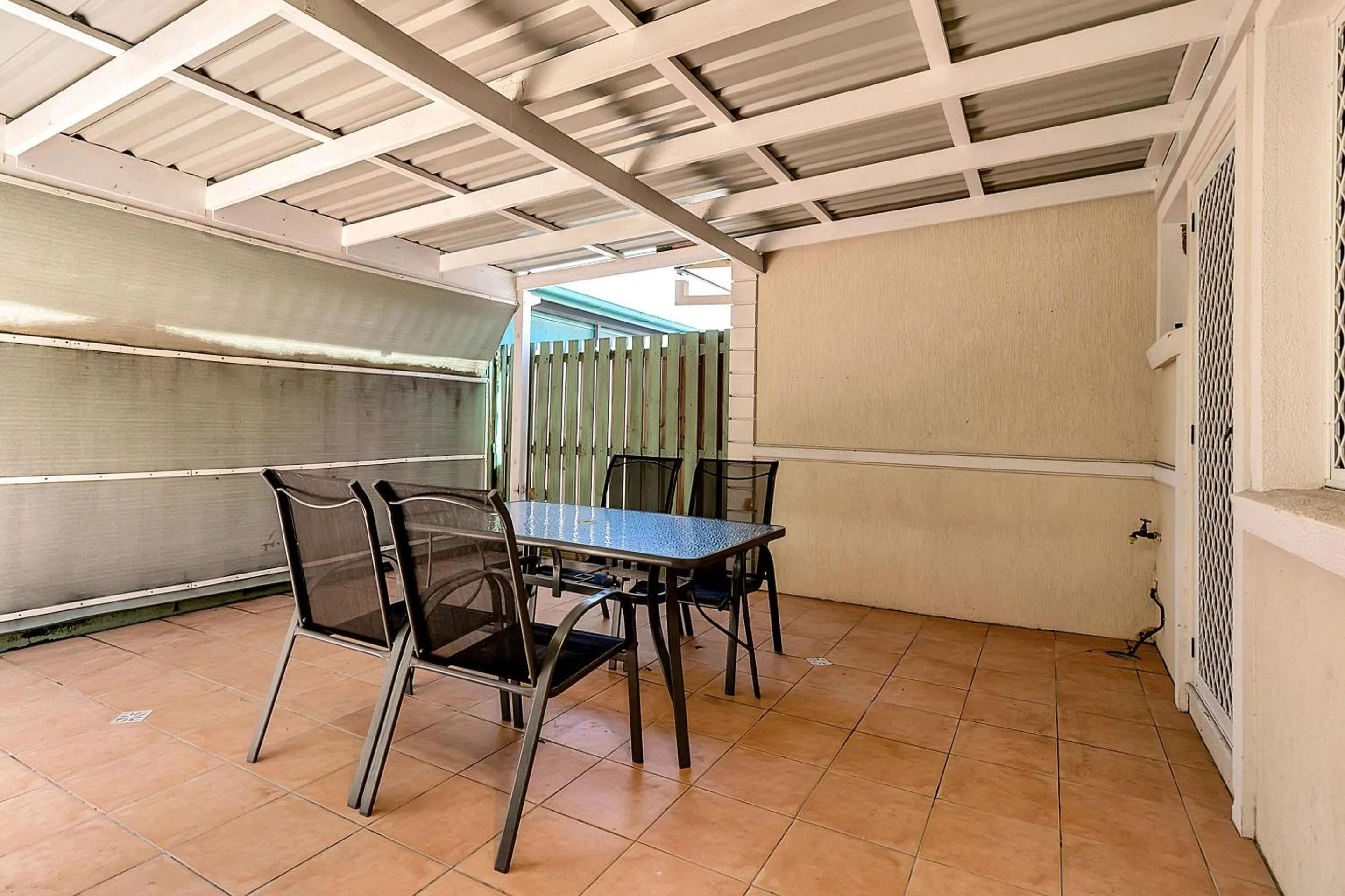 Bedroom in Comfort Hotel Pacific Cleveland