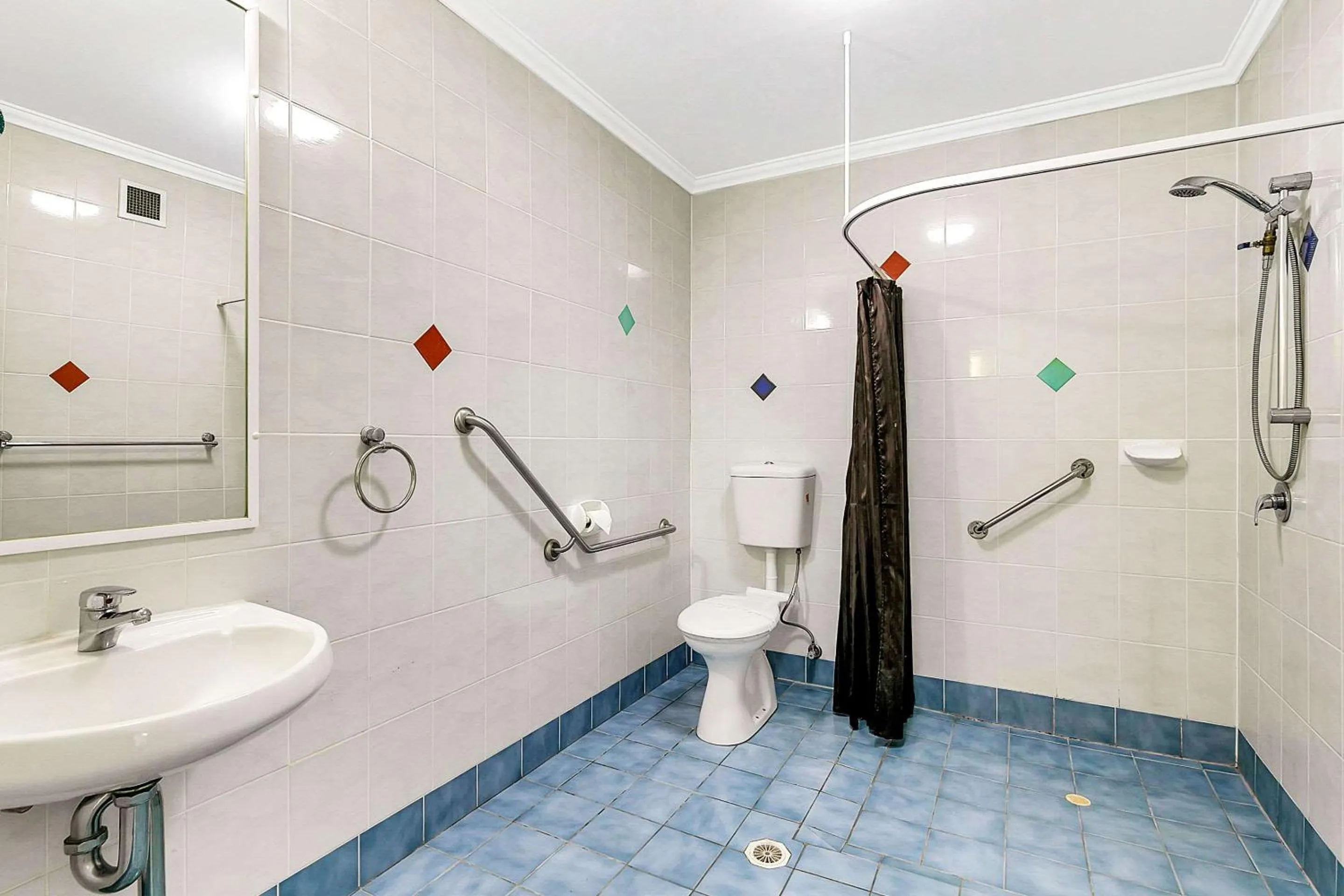 Bedroom in Comfort Hotel Pacific Cleveland