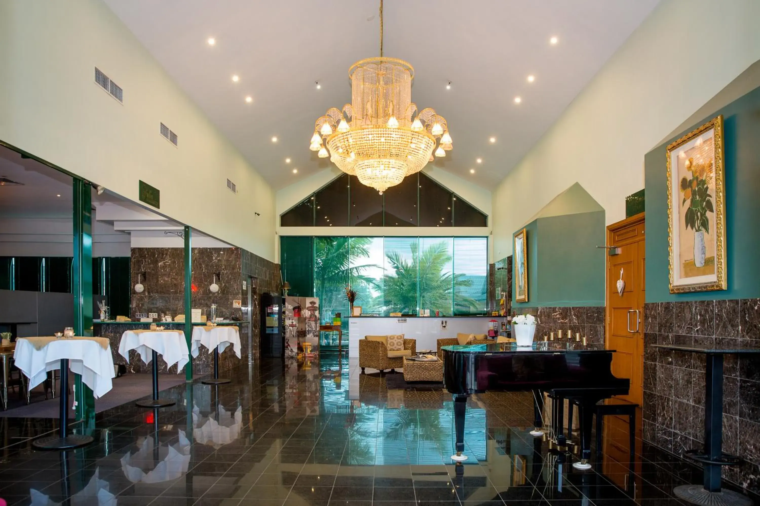 Lobby or reception in Comfort Hotel Pacific Cleveland Lobby or reception in Comfort Hotel Pacific Cleveland