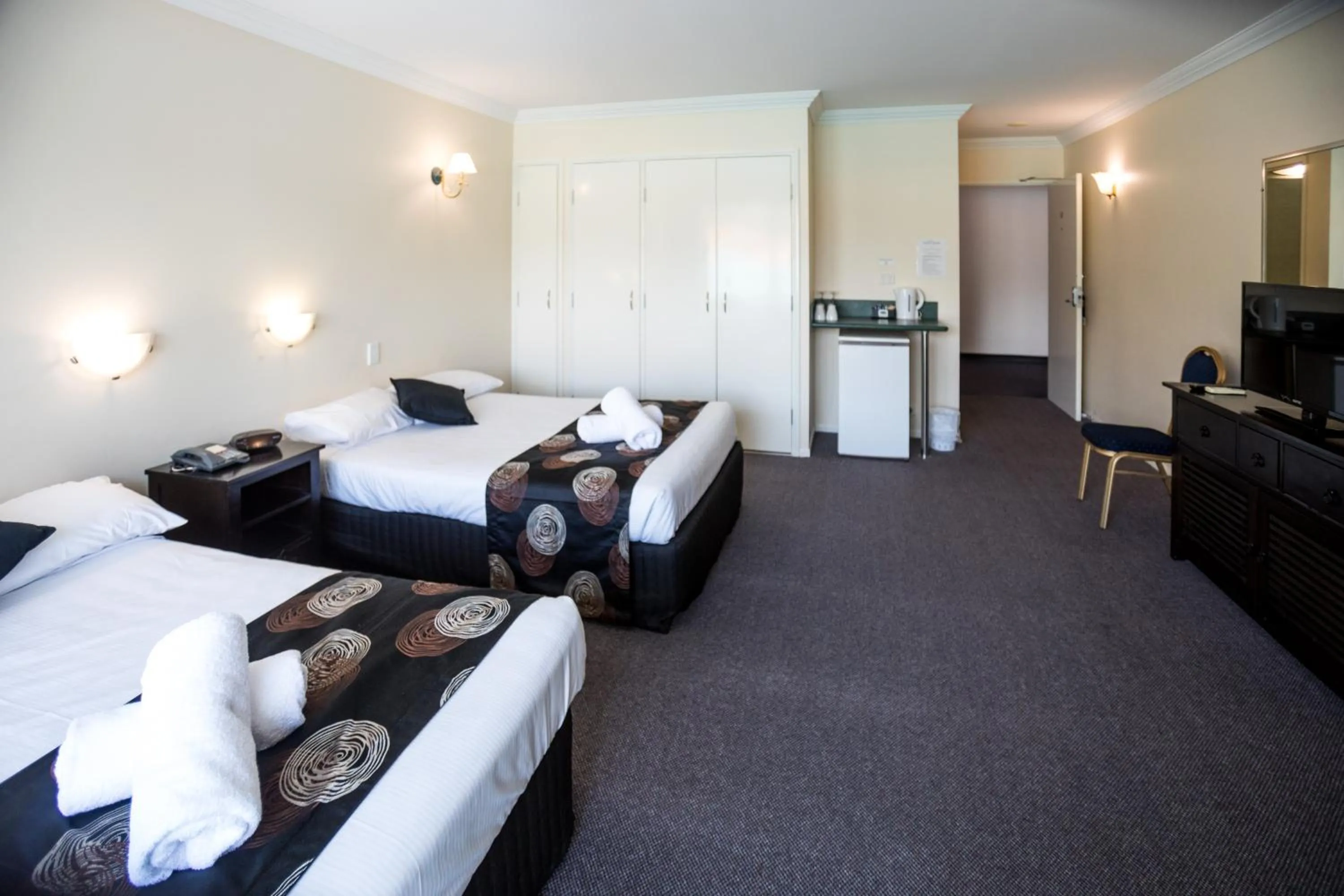 Photo of the whole room, Bed in Comfort Hotel Pacific Cleveland