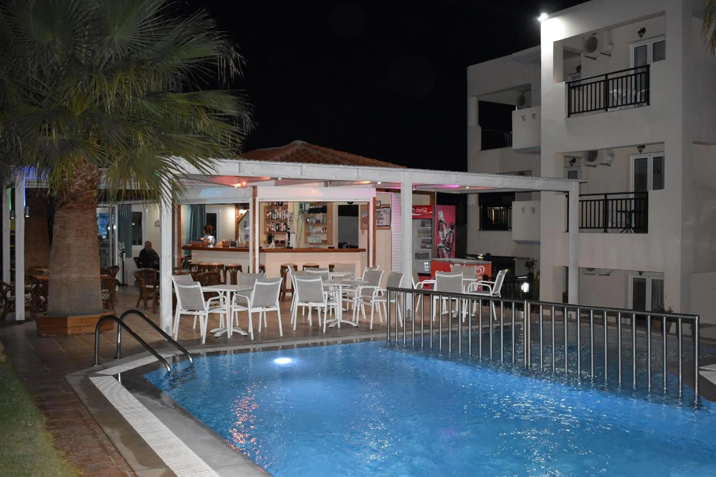 Lounge or bar in Sunshine Studios & Apartments