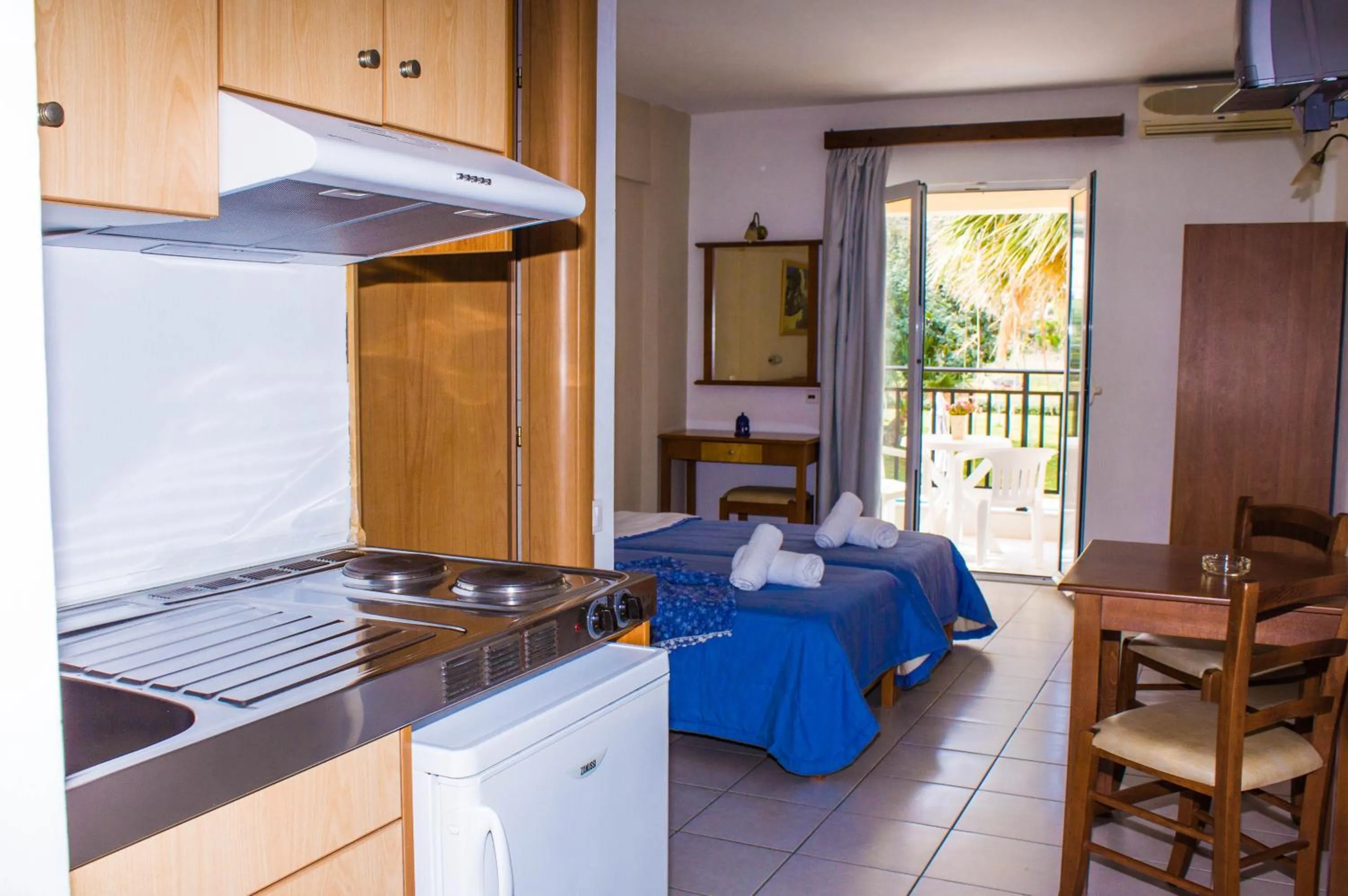 Kitchen or kitchenette in Sunshine Studios & Apartments