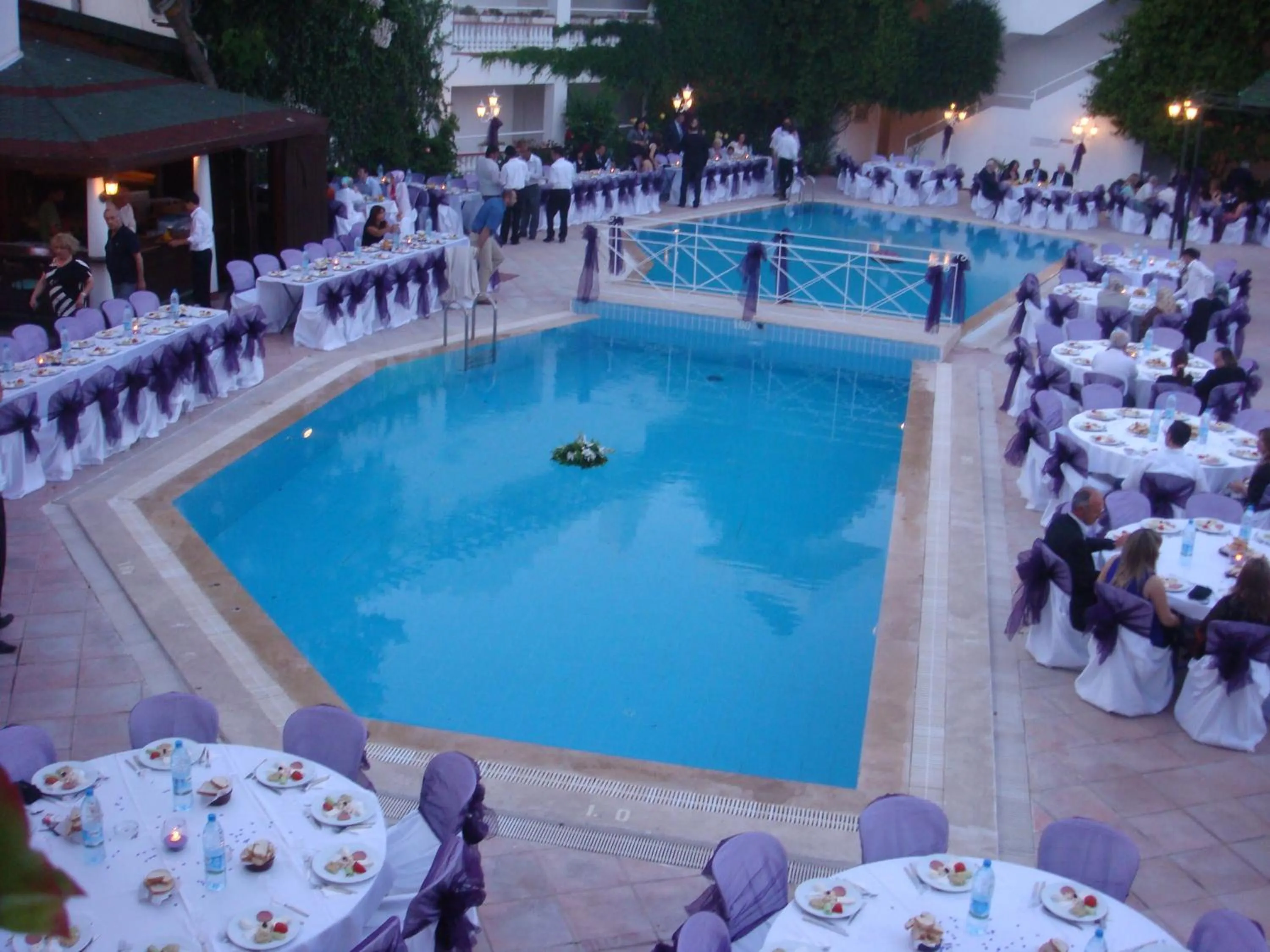 People in Hotel Golden Gate