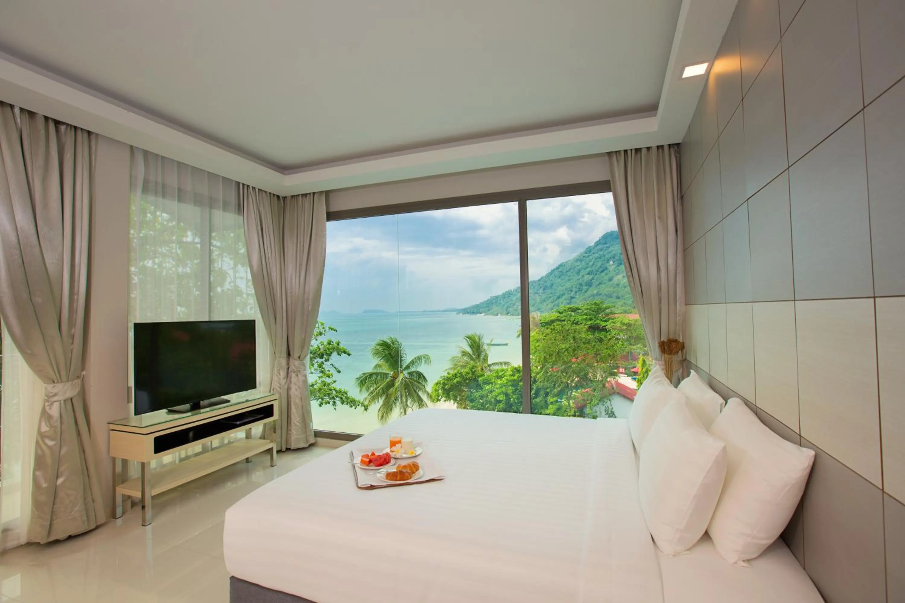 Bedroom, Bed in Sunset Beach Hotel - Adults Only