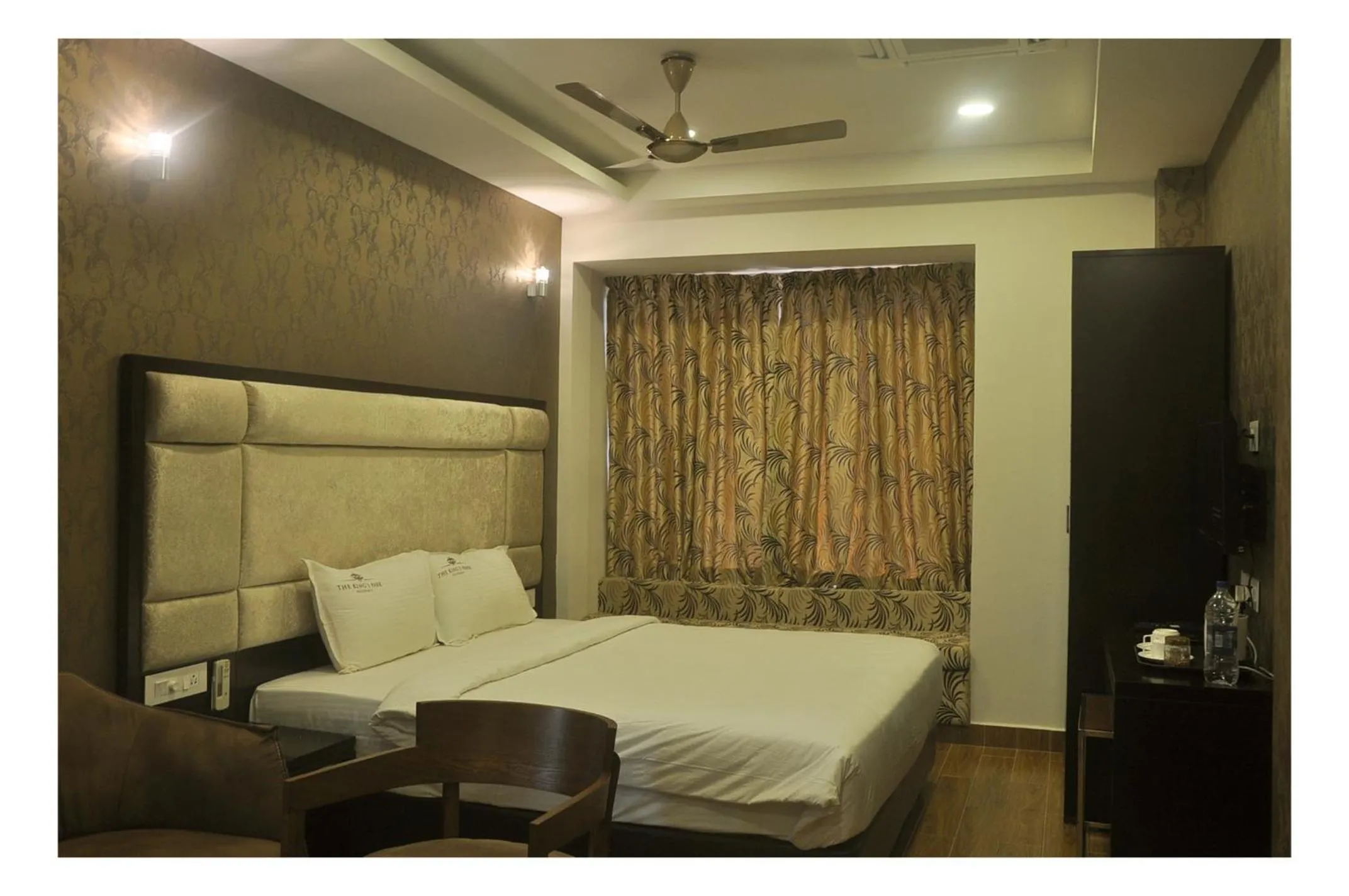 Bed in The Kings Park Residency